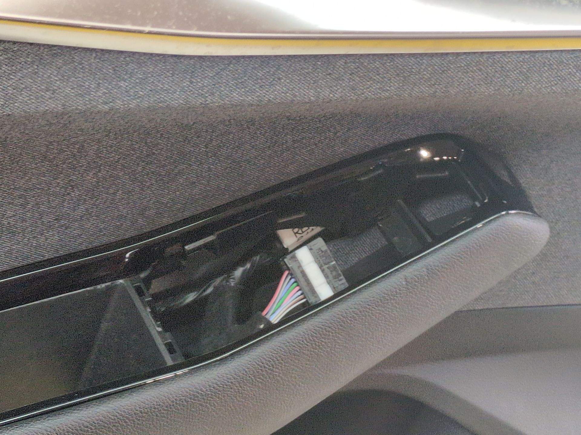 puerta_delantera_izquierda_801018968r_grey_schiste_tpkqg_renault_austral_e_tech_200_hybrid