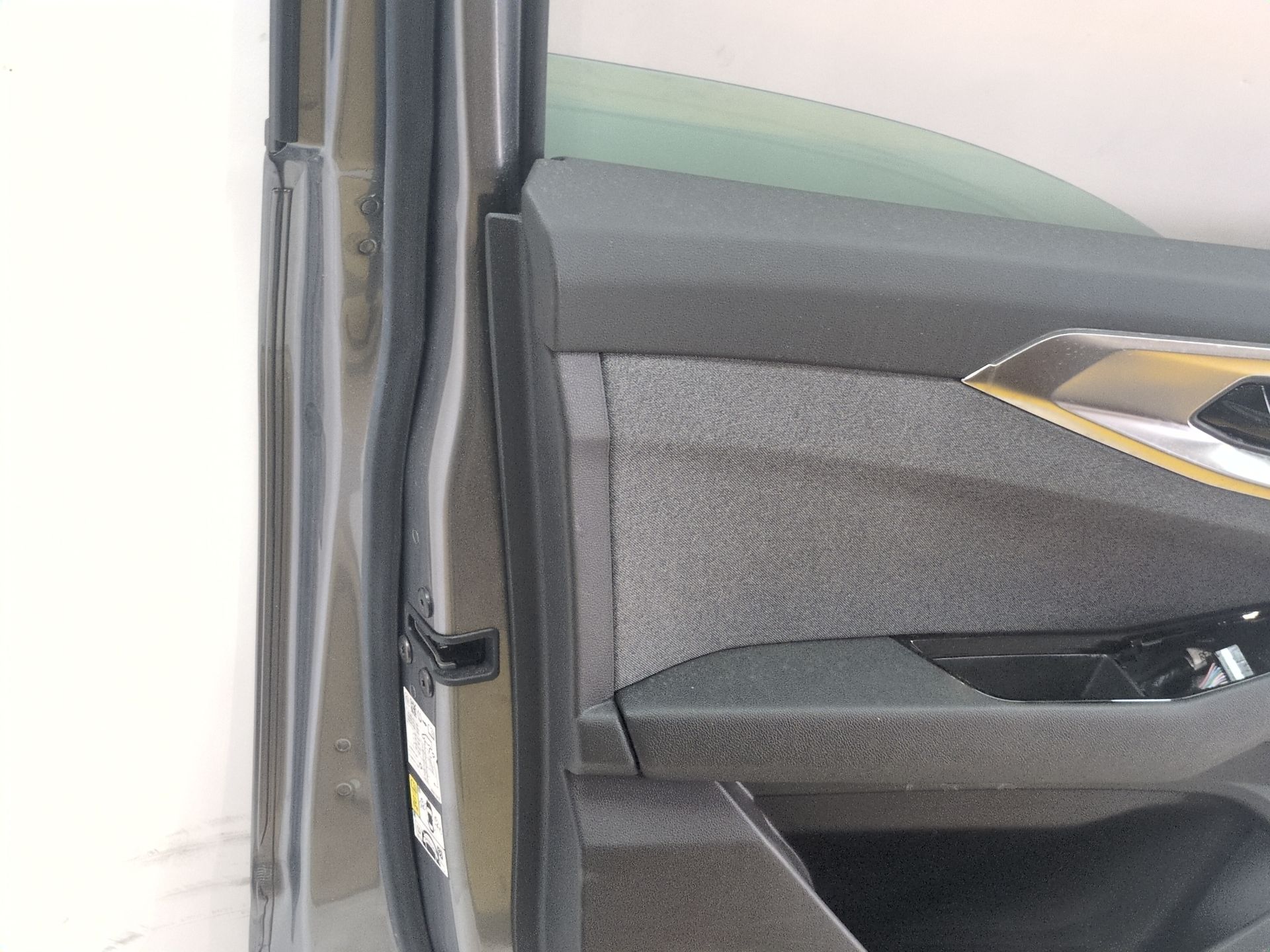 puerta_delantera_izquierda_801018968r_grey_schiste_tpkqg_renault_austral_e_tech_200_hybrid