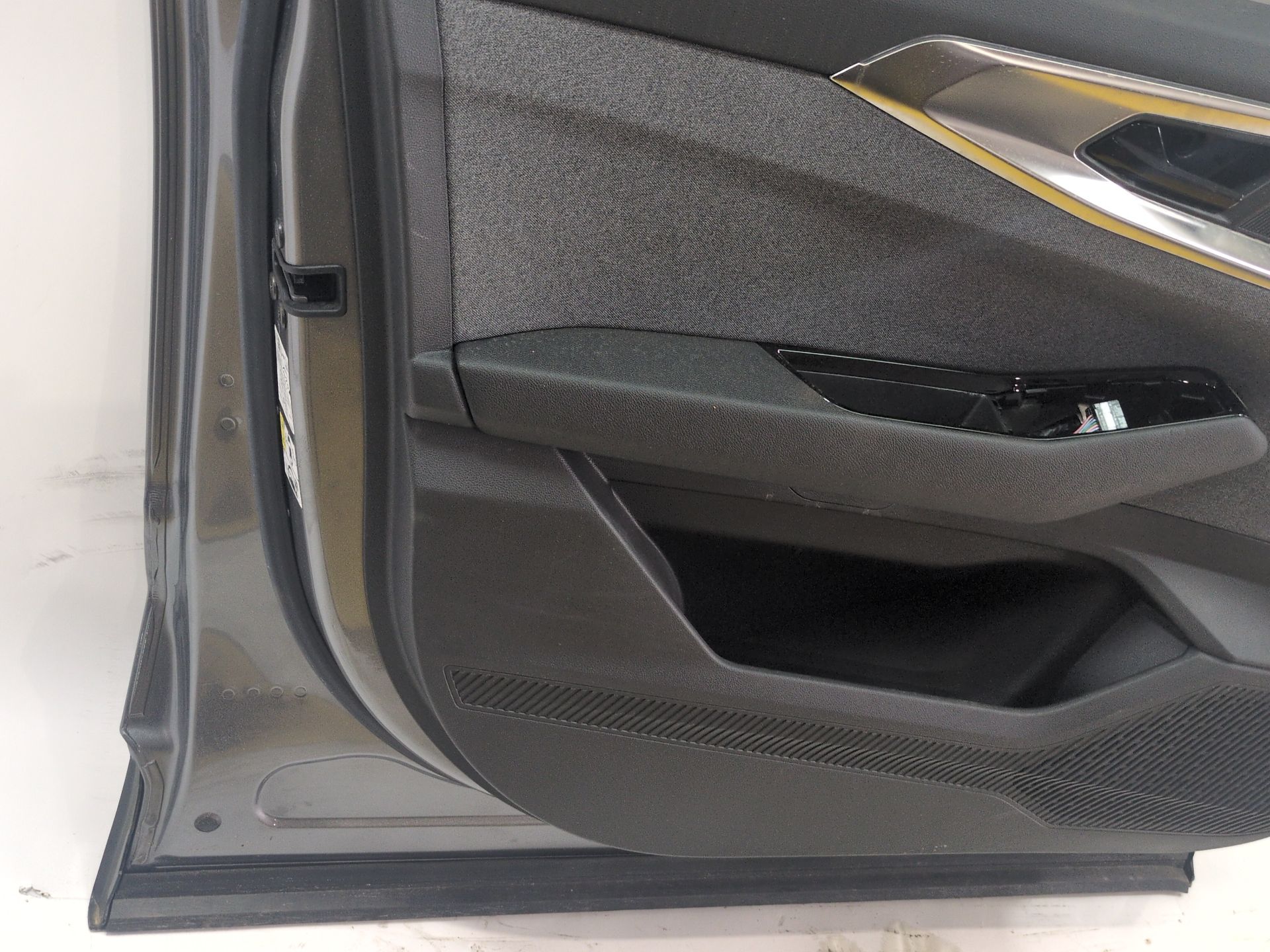 puerta_delantera_izquierda_801018968r_grey_schiste_tpkqg_renault_austral_e_tech_200_hybrid