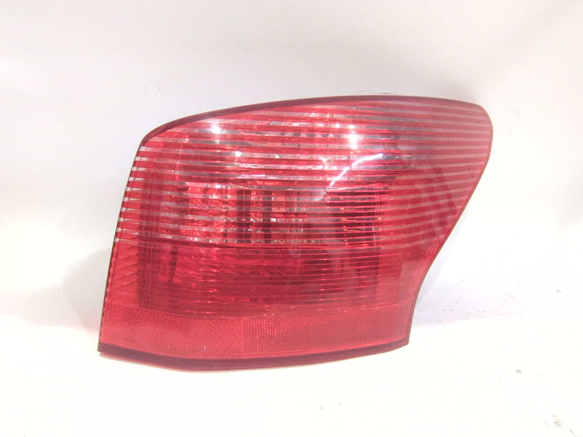 PILOTO TRASERO DERECHO PEUGEOT 407 SW (6E_ 6D_) 2.0 HDI 135 - sin referencia