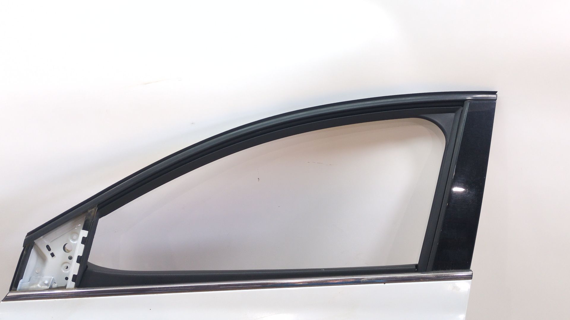 puerta_delantera_izquierda_801010705r_white_teqnc_renault_megane_iv_hatchback_b9a_m_n_1_3_tce_140_b9nb