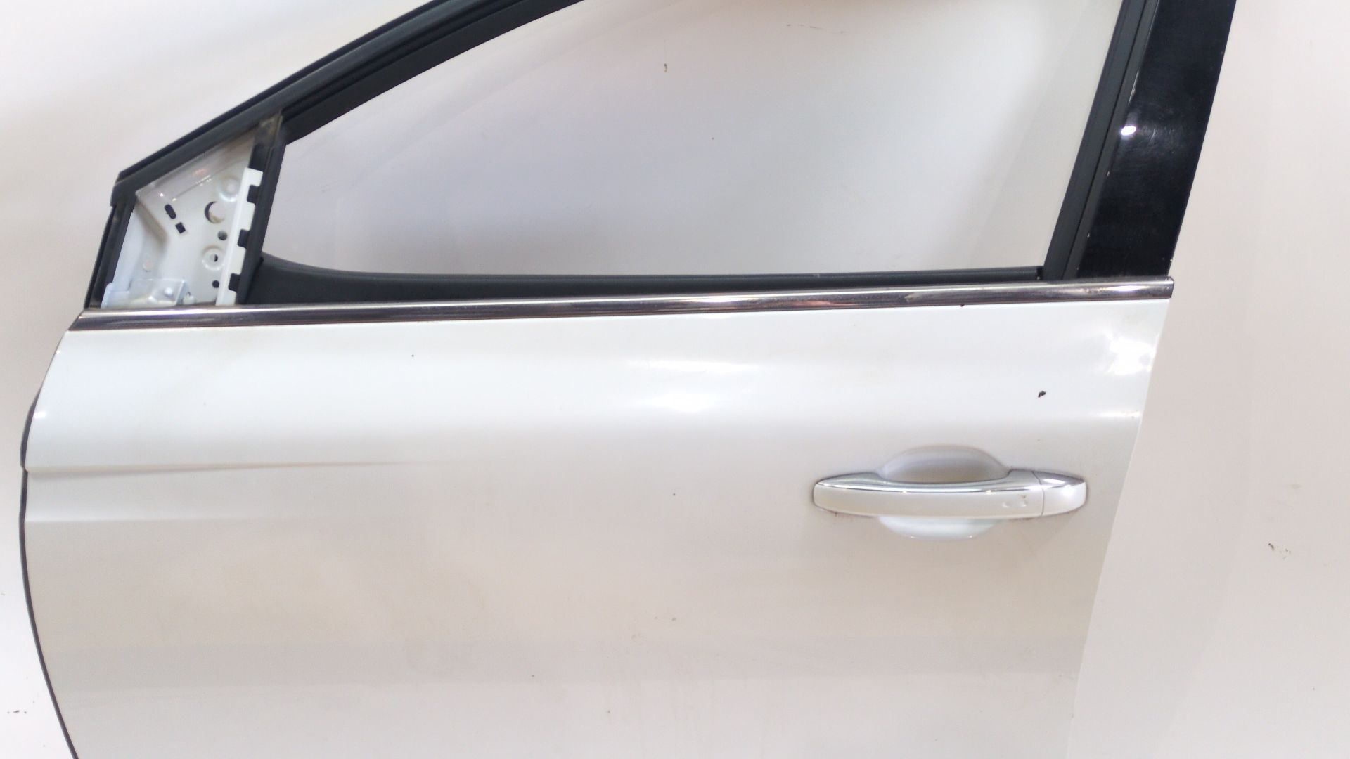 puerta_delantera_izquierda_801010705r_white_teqnc_renault_megane_iv_hatchback_b9a_m_n_1_3_tce_140_b9nb