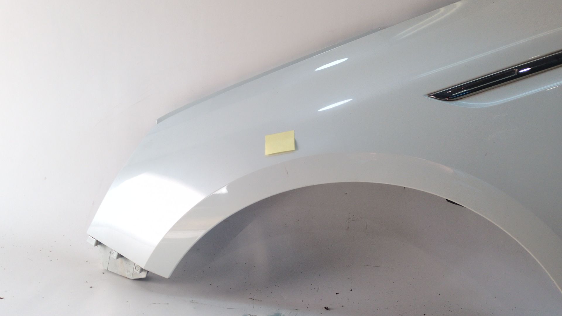 aleta_delantera_izquierda_631010796r_white_teqnc_renault_megane_iv_hatchback_b9a_m_n_1_3_tce_140_b9nb