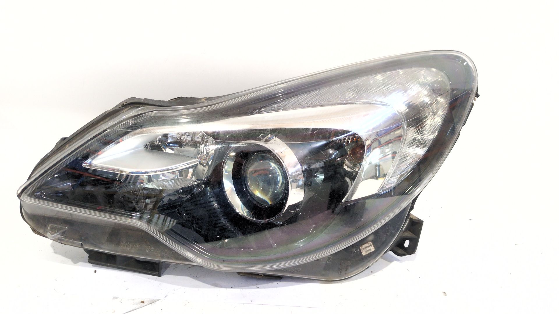 faro_izquierdo_90012045_opel_corsa_d_s07_1_4_l08_l68