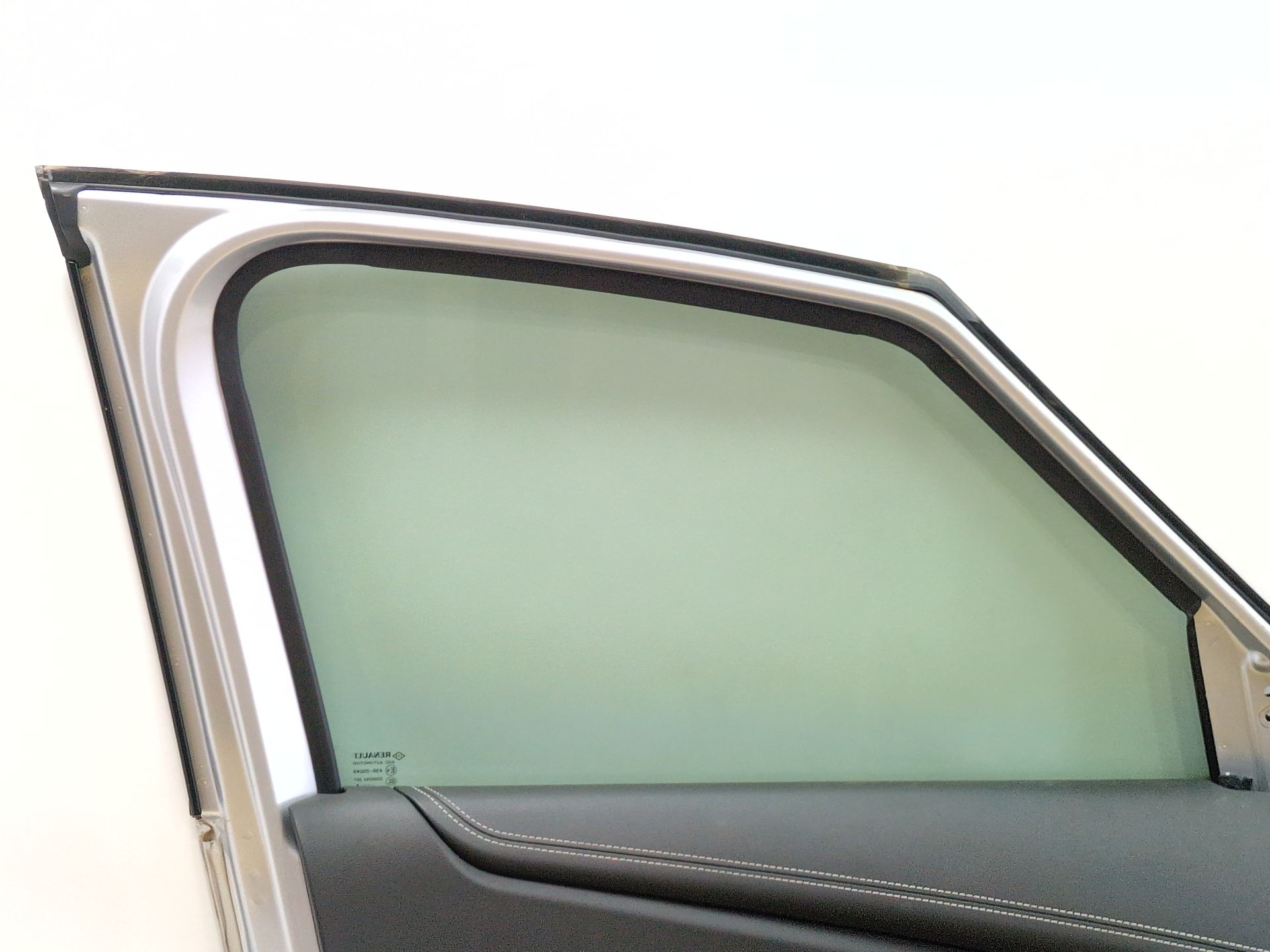 puerta_delantera_izquierda_801017844r_gris_platine_tpd69_renault_scenic_iv_j9_1_5_dci_110