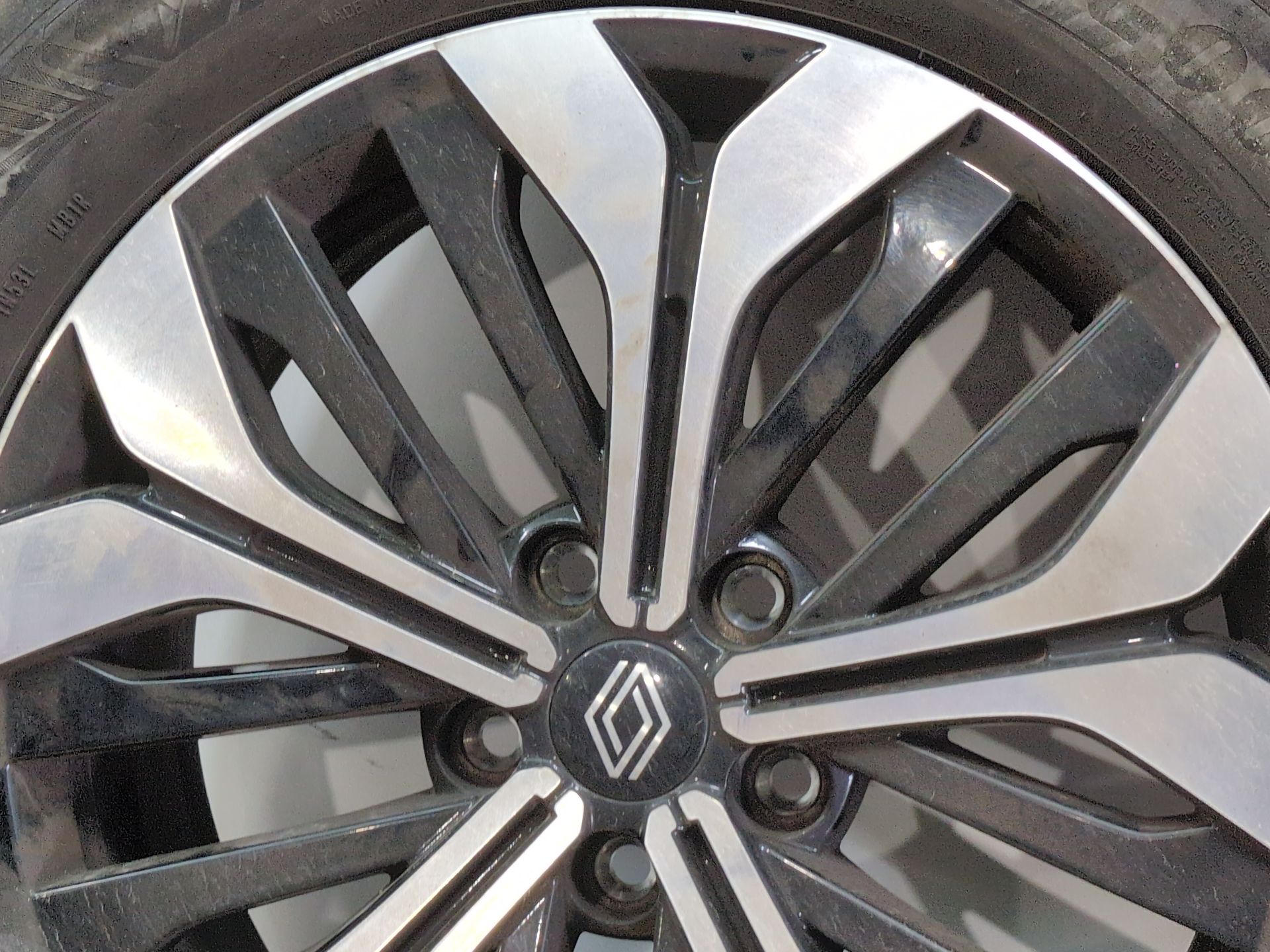 llanta_aluminio_403007567r_renault_austral_tce_140