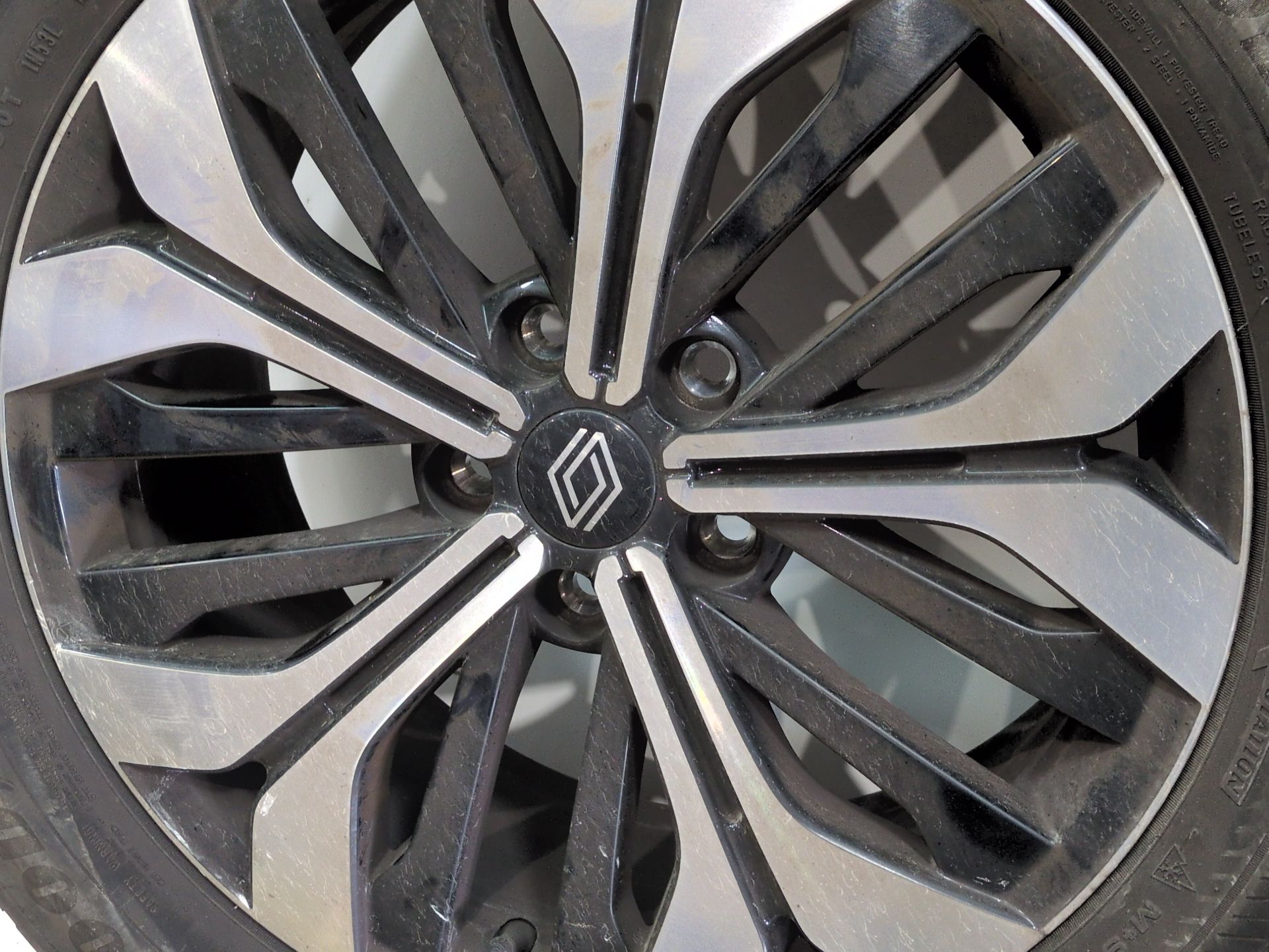 llanta_aluminio_403007567r_renault_austral_tce_140