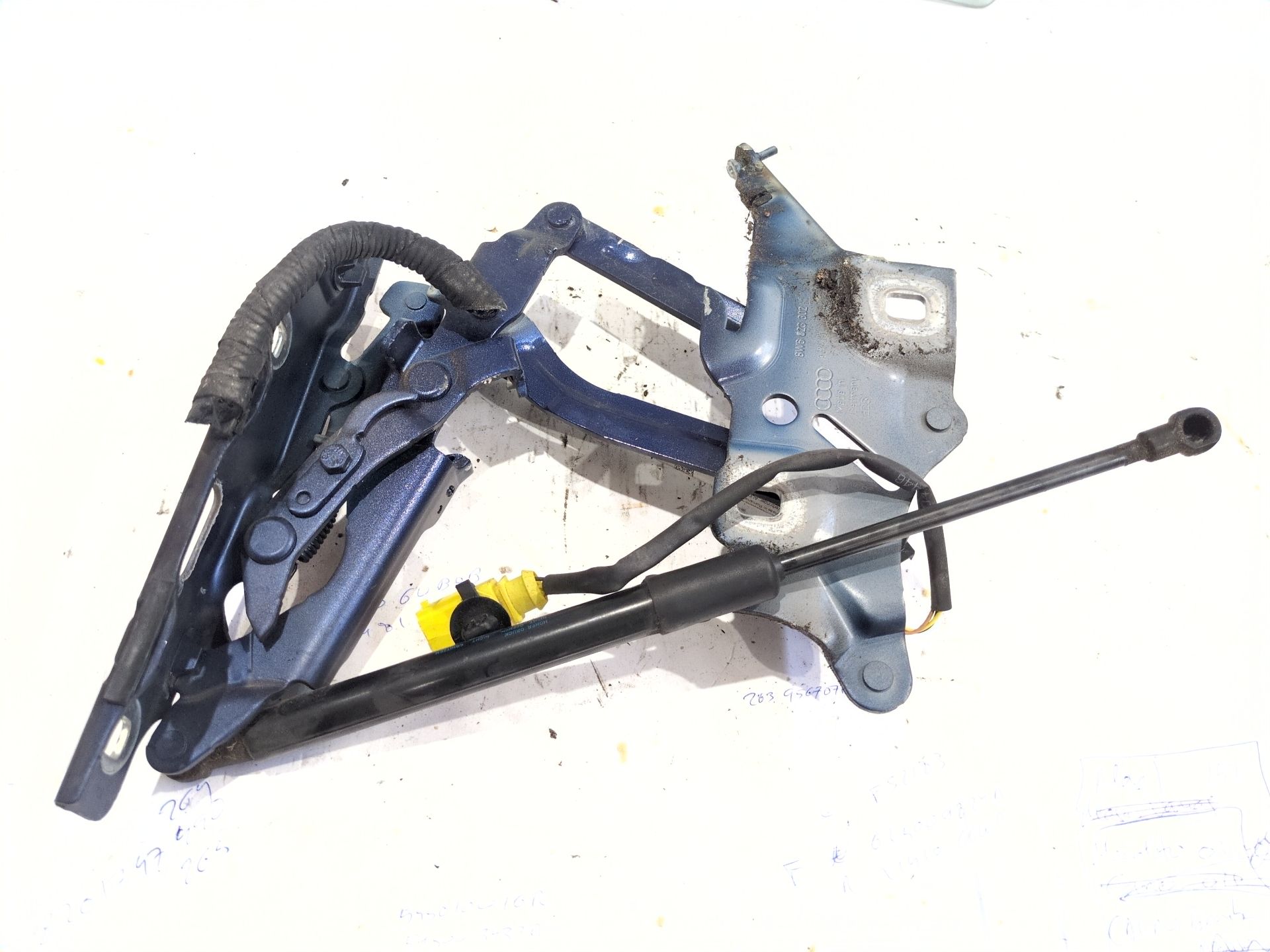 bisagra_capot_delantero_derecho_8w6823302_audi_a5_sportback_f5a_f5f_2_0_tdi_quattro