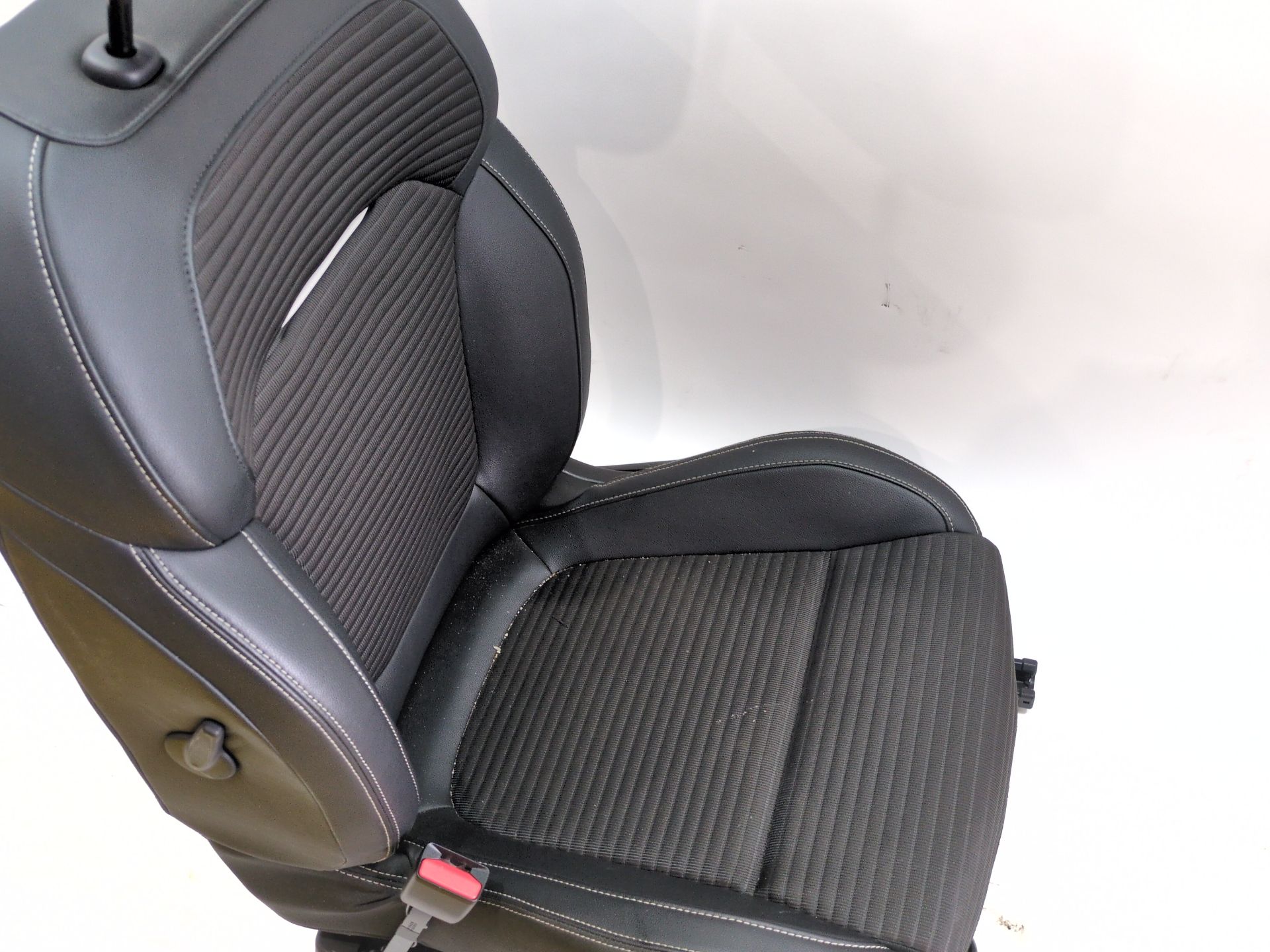 asiento_delantero_izquierdo_876701321r_873709421r_renault_scenic_iv_j9_1_5_dci_110