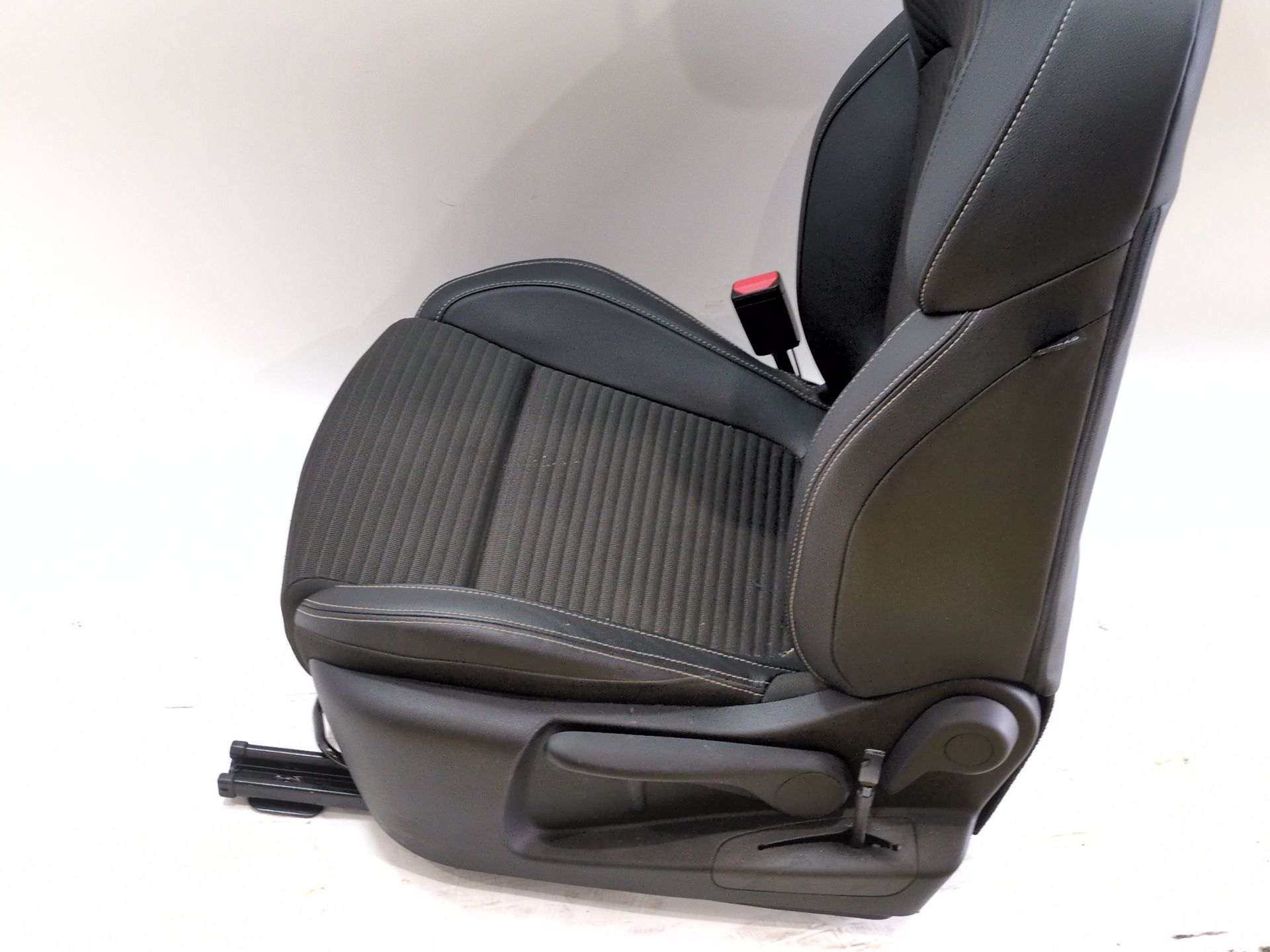 asiento_delantero_izquierdo_876701321r_873709421r_renault_scenic_iv_j9_1_5_dci_110