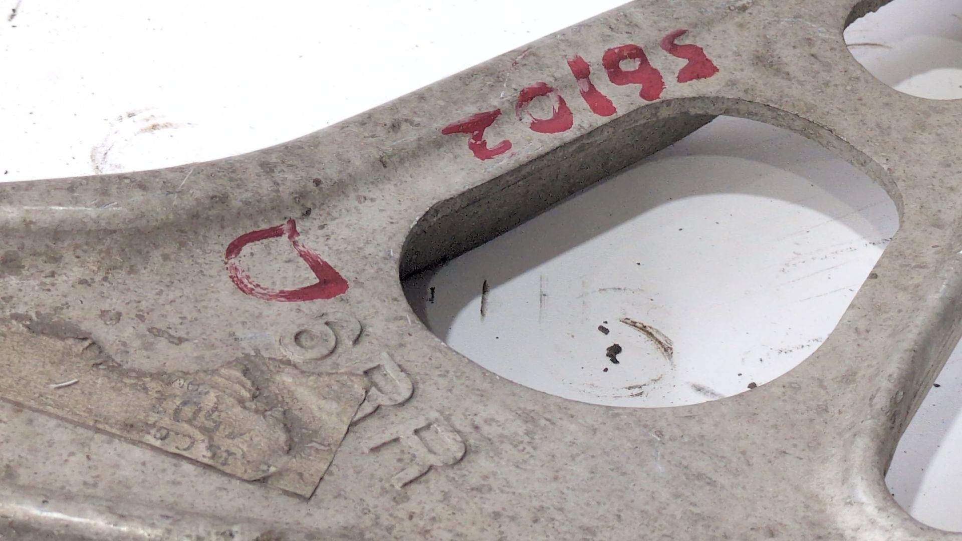 brazo_suspension_inferior_delantero_derecho_6rr_renault_austral_tce_140