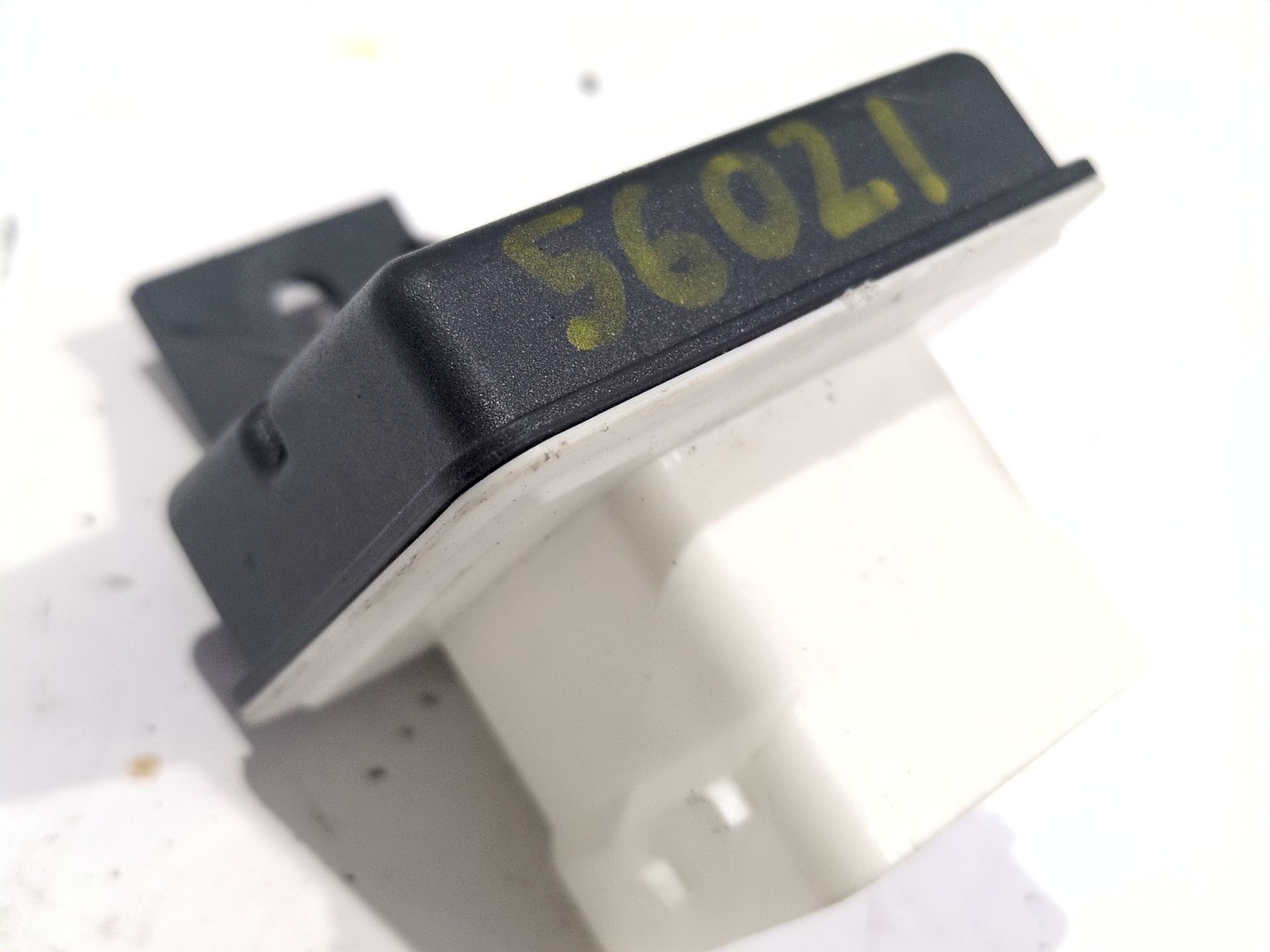 caja_precalentamiento_110679886r_a6089000200_renault_scenic_iv_j9_1_5_dci_110