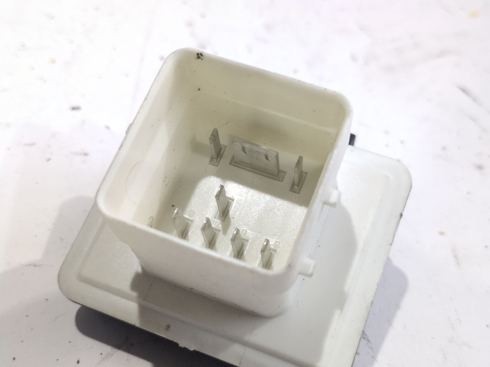 caja_precalentamiento_110679886r_a6089000200_renault_scenic_iv_j9_1_5_dci_110