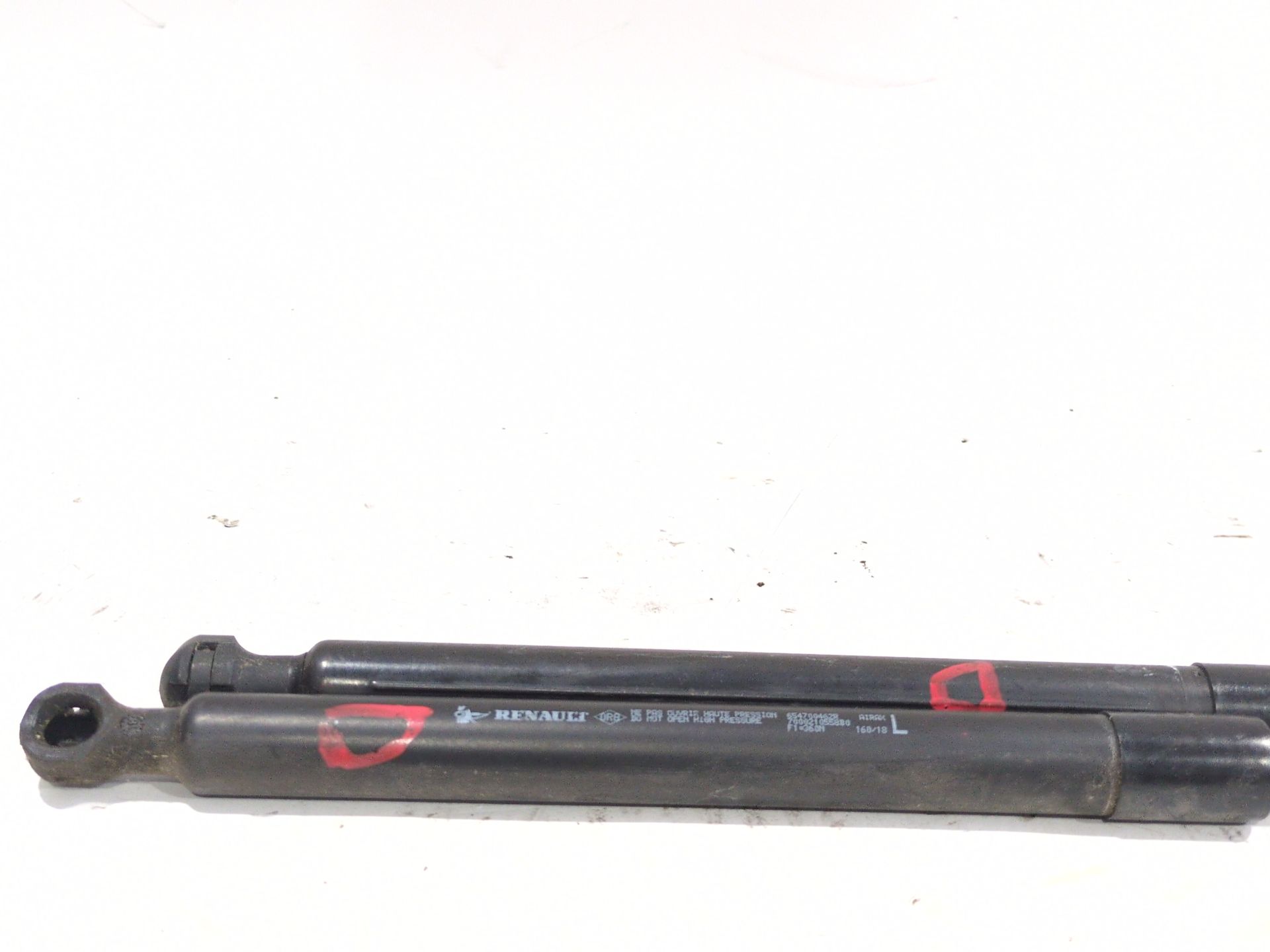 amortiguadores_capo_654700462r_renault_megane_iv_sport_tourer_k9a_m_n_1_5_dci_110