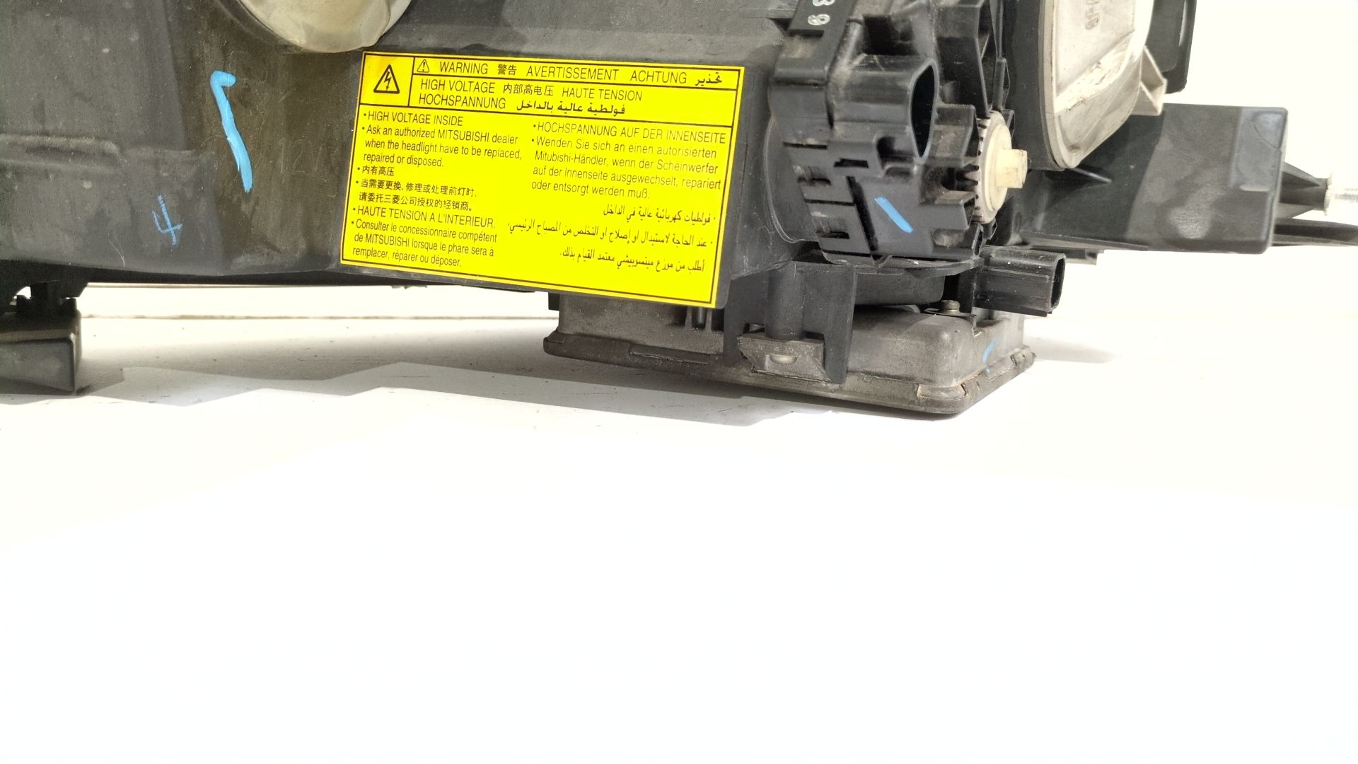 faro_derecho_xenon_8301b200_mitsubishi_grandis_na_w_2_0_di_d_na8w