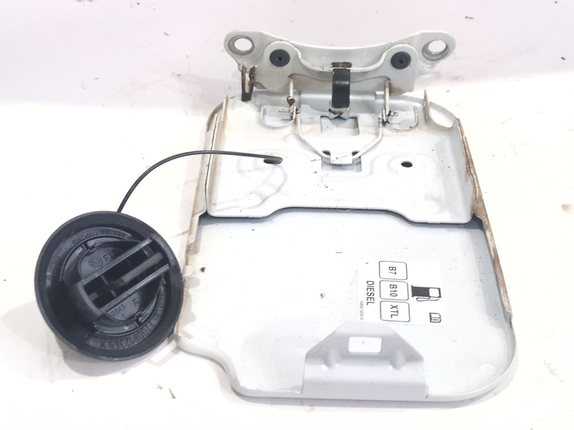 tapa_exterior_combustible_148063226r_renault_express_furgoneta_monovolumen_1_5_blue_dci_95_f6ab