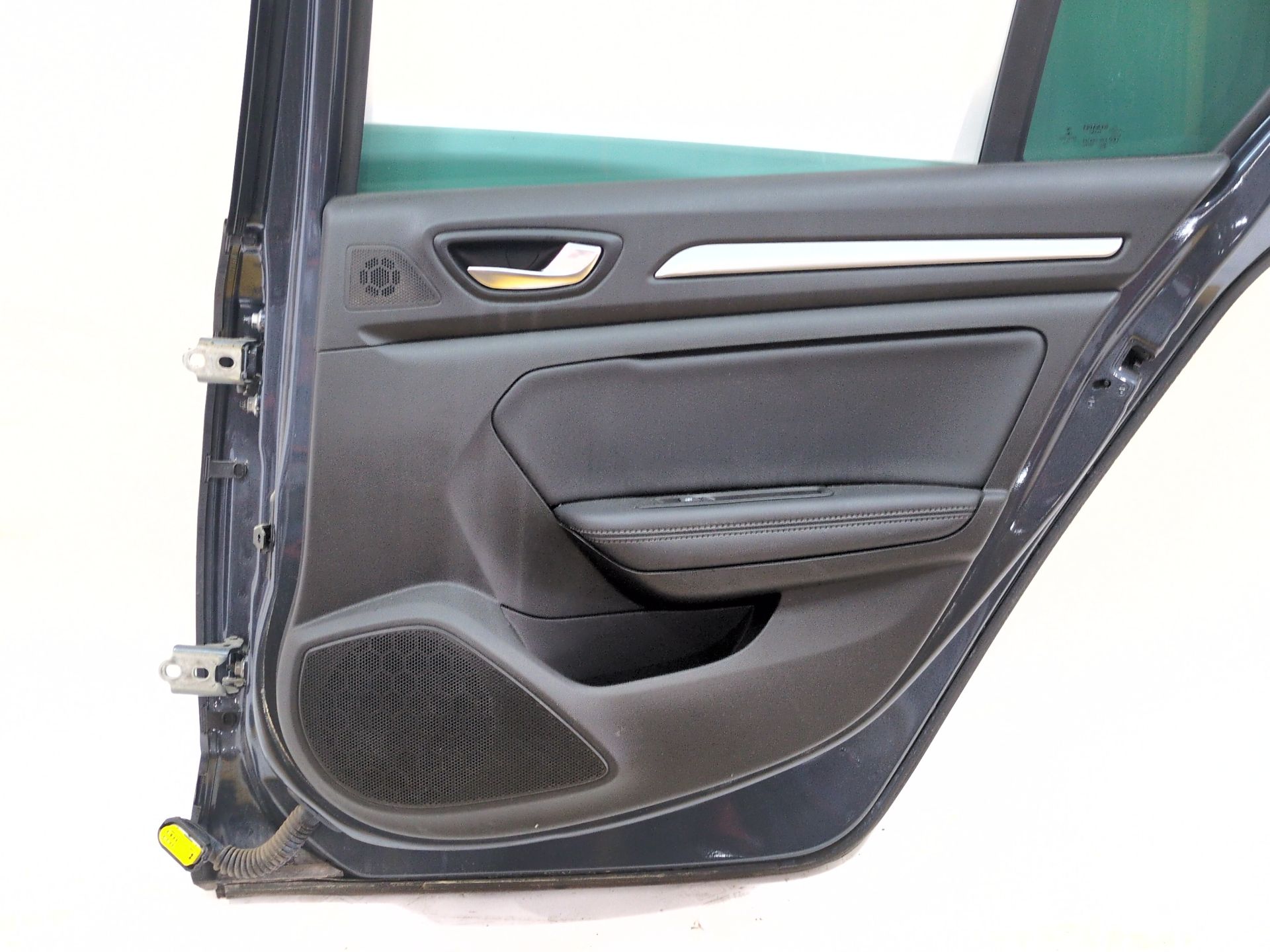 puerta_trasera_derecha_821006310r_renault_megane_iv_sport_tourer_k9a_m_n_1_5_dci_110