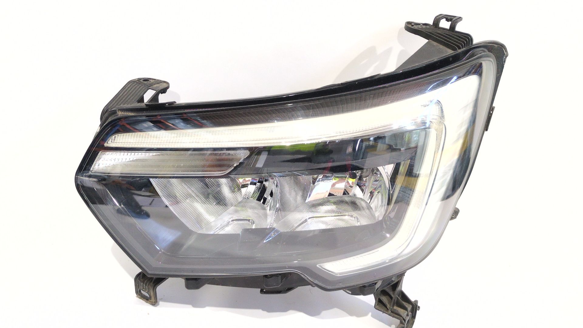 faro_izquierdo_260607867r_renault_master_iii_furgoneta_fv_2_3_dci_150_fwd_fv0f_fv03
