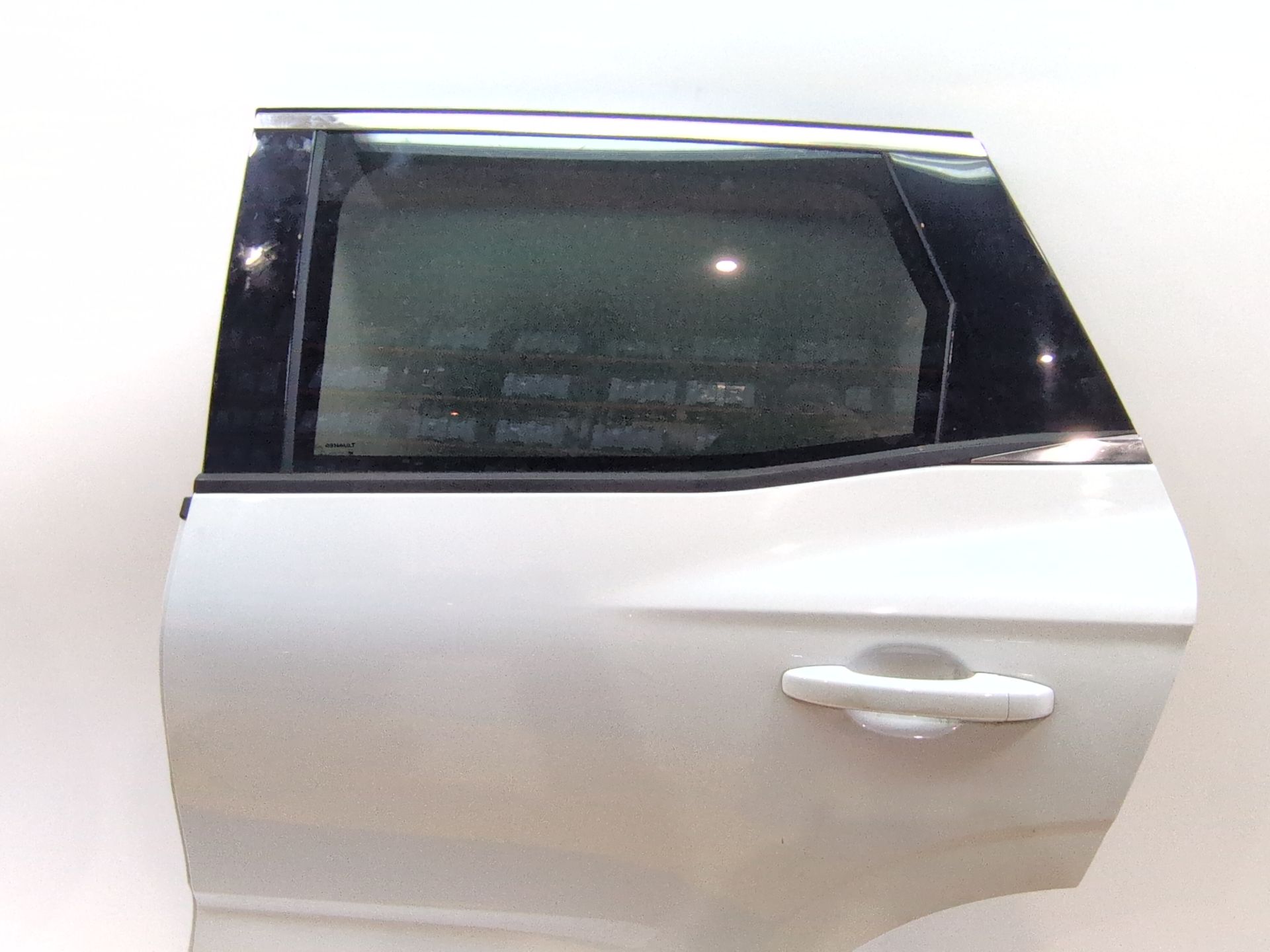 puerta_trasera_izquierda_821010509r_white_nacre_tpqnc_renault_austral_e_tech_200_hybrid