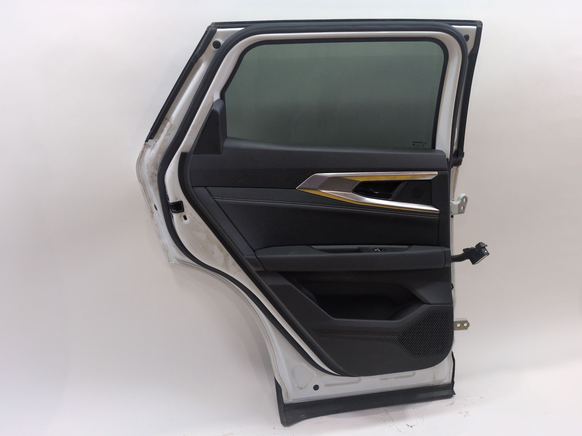 puerta_trasera_izquierda_821010509r_white_nacre_tpqnc_renault_austral_e_tech_200_hybrid