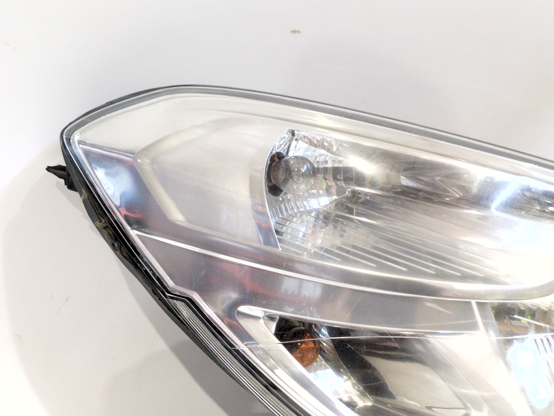 faro_derecho_260102414r_dacia_lodgy_js_1_3_tce_130_jsne