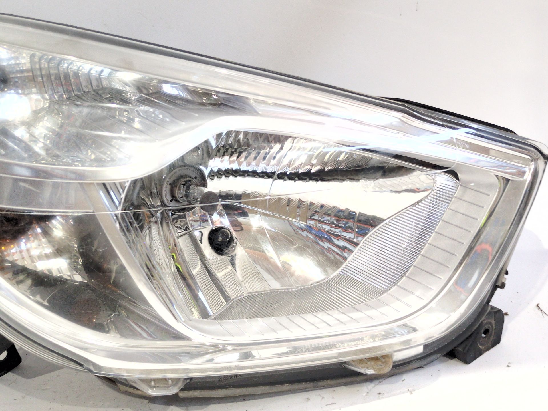 faro_derecho_260102414r_dacia_lodgy_js_1_3_tce_130_jsne