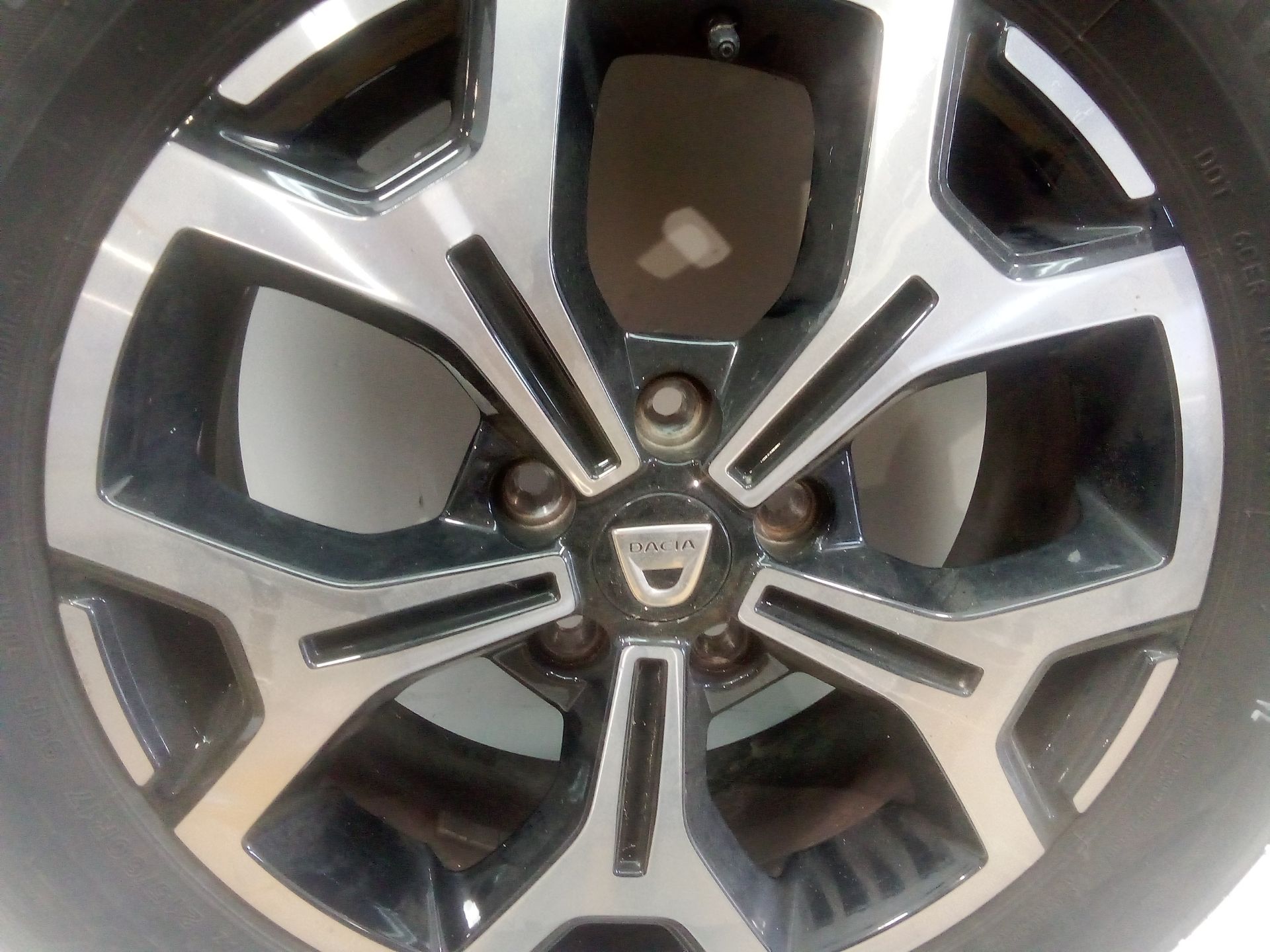 llanta_aluminio_403008540r_61_2j17_215_60r17_dacia_duster_hm_1_5_dci_115_4x4