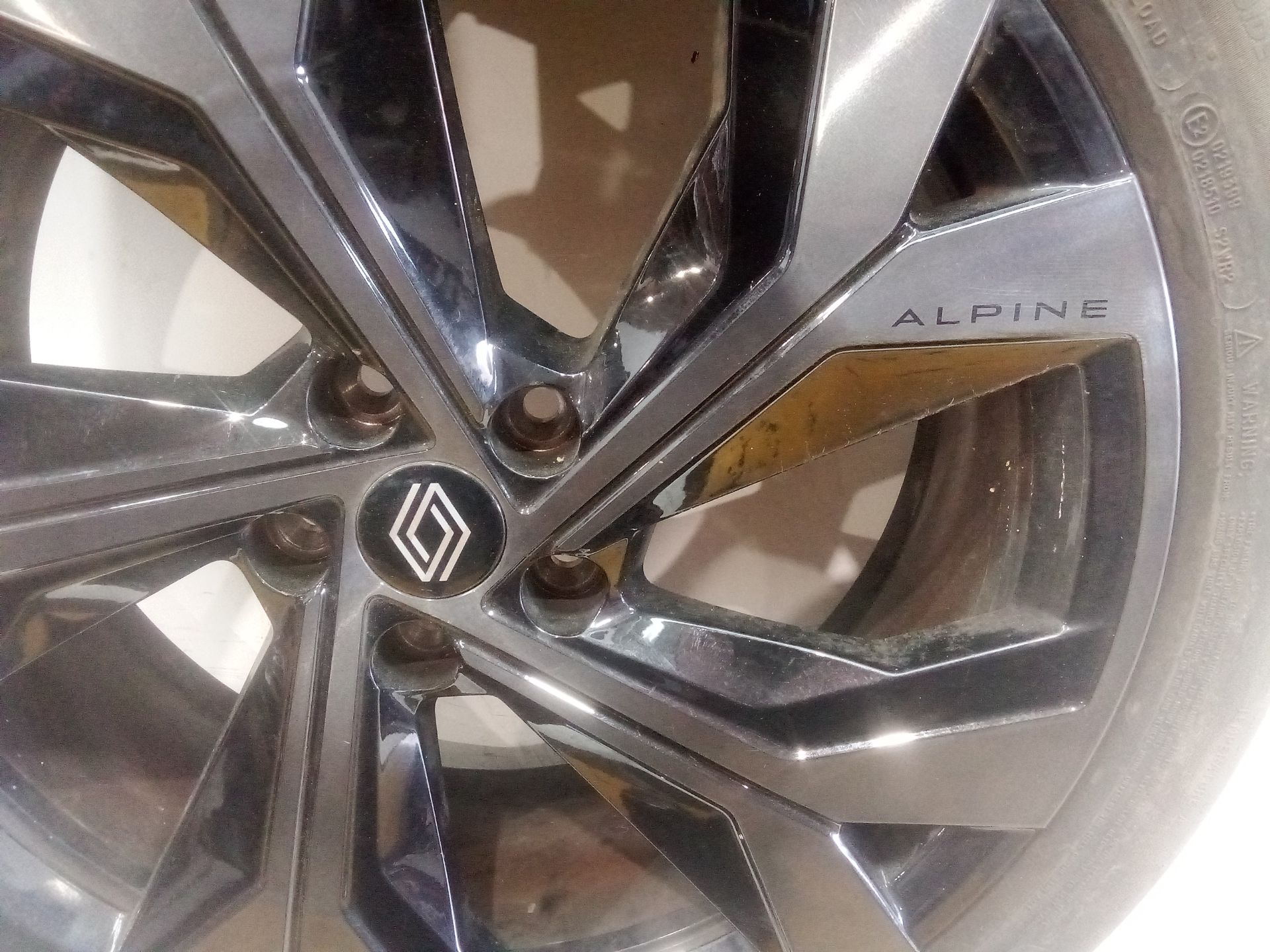 llanta_aluminio_403008811r_8jx20ch_235_45r20_renault_austral_tce_130