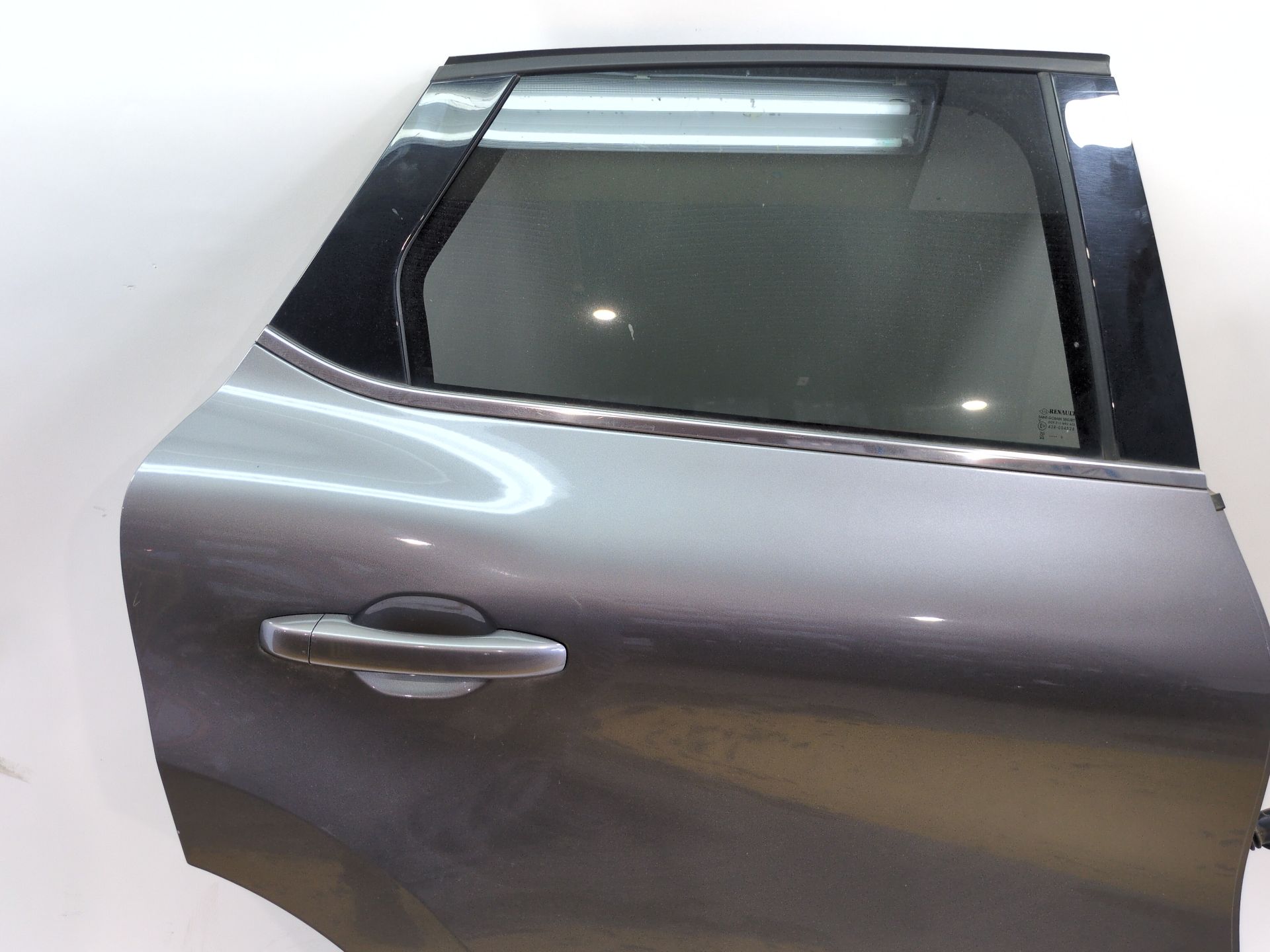 puerta_trasera_derecha_821008581r_gris_cassiopee_tpkng_renault_captur_ii_hf_lpg_hfmt
