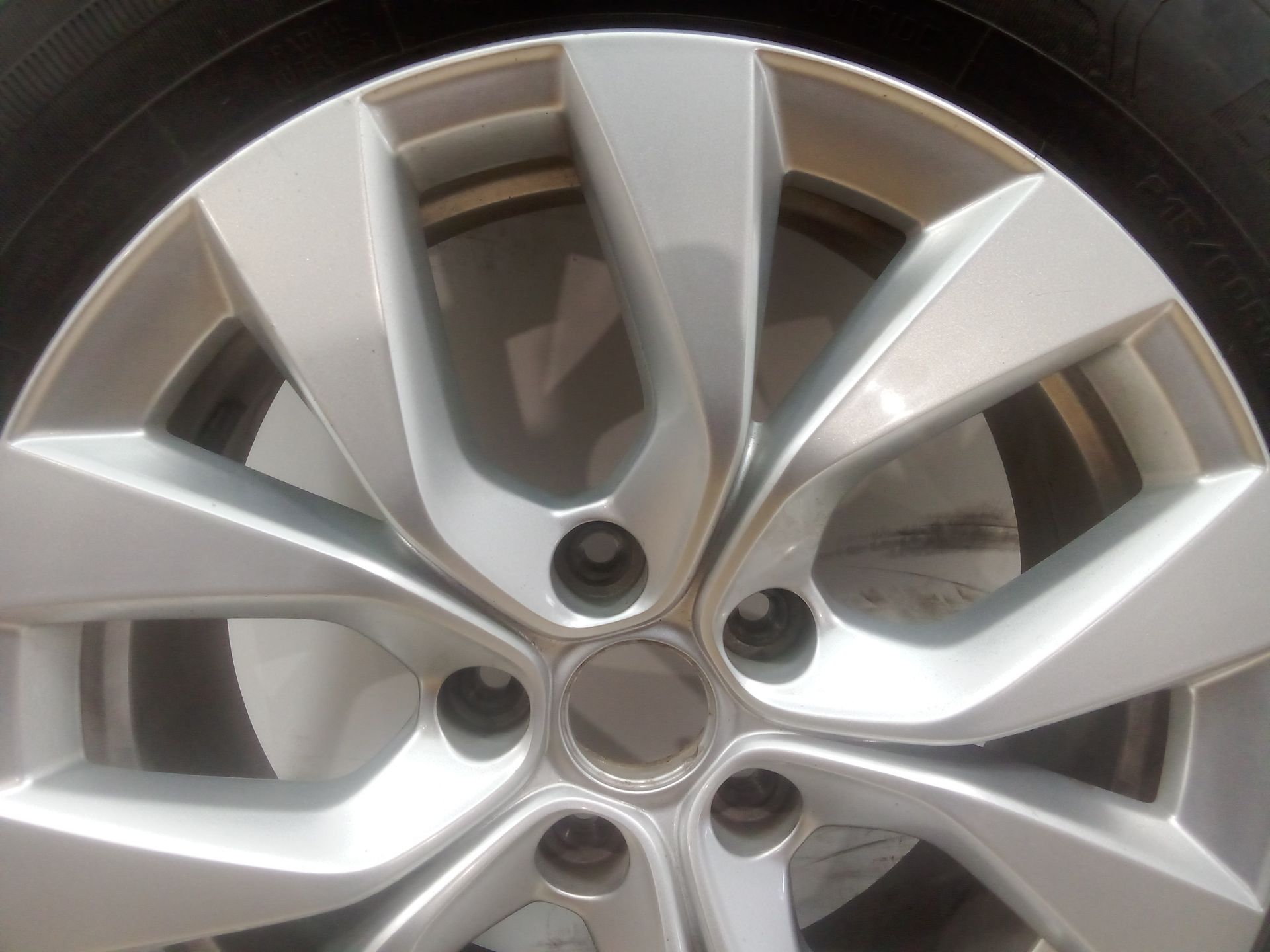 llanta_aluminio_2111r9043r_re00049k3_215_60r1796h_renault_captur_ii_hf_tce_100_hfmt