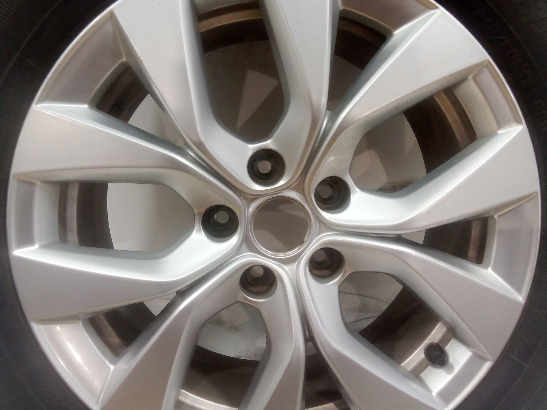 llanta_aluminio_2111r9043r_re00049k3_215_60r1796h_renault_captur_ii_hf_tce_100_hfmt