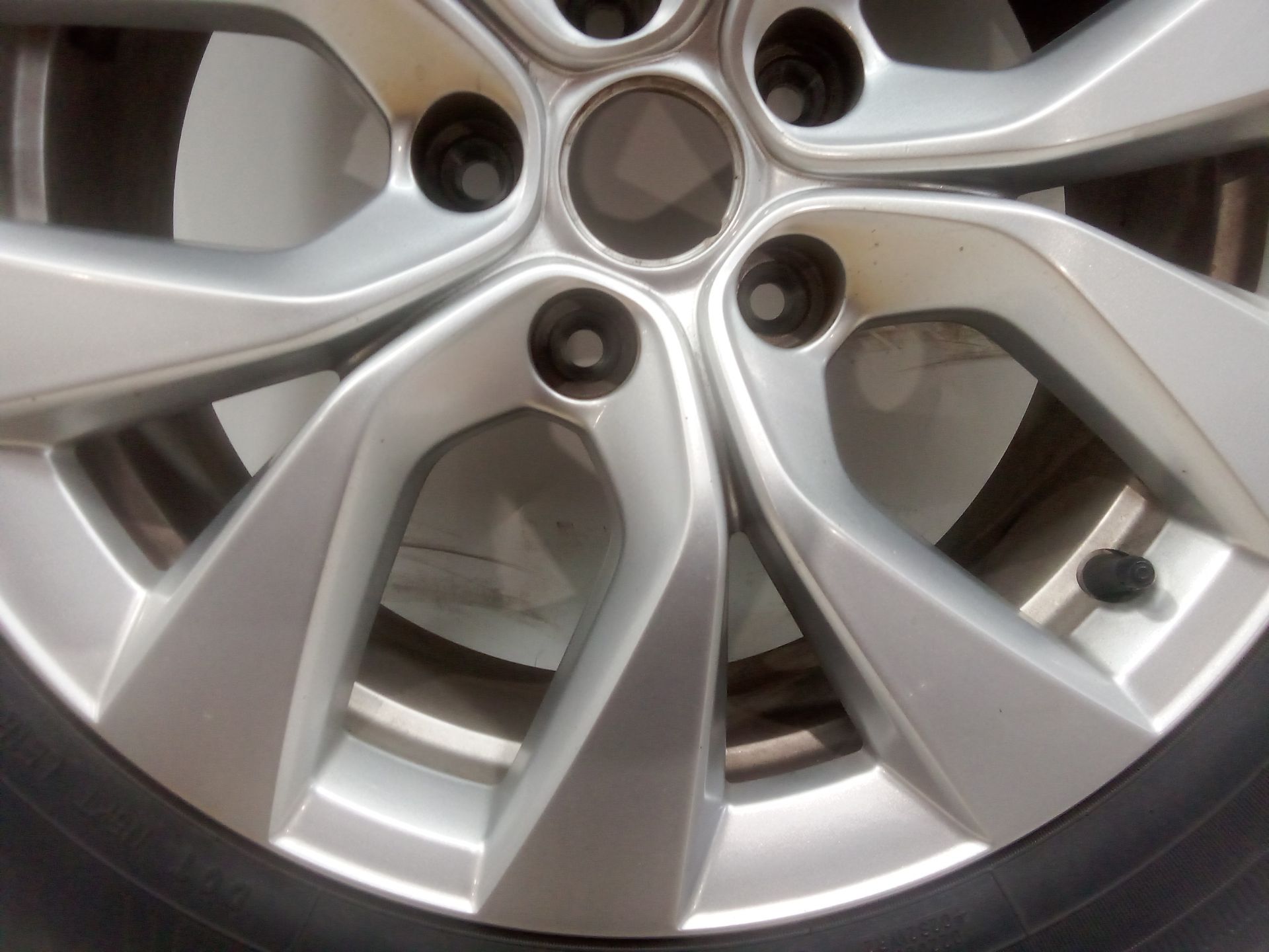 llanta_aluminio_2111r9043r_re00049k3_215_60r1796h_renault_captur_ii_hf_tce_100_hfmt