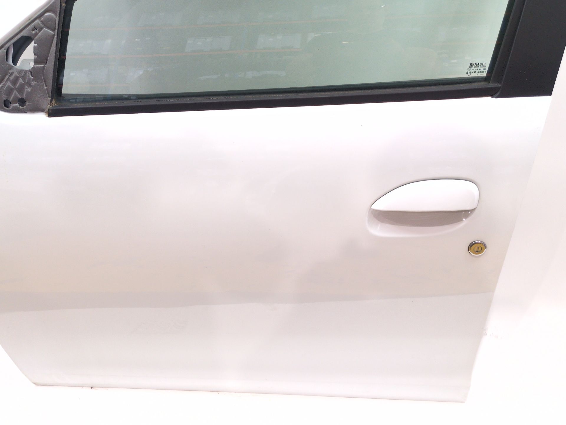 puerta_delantera_izquierda_801002450r_ice_white_bc_ov369_dacia_duster_hm_1_5_dci_115_hmad