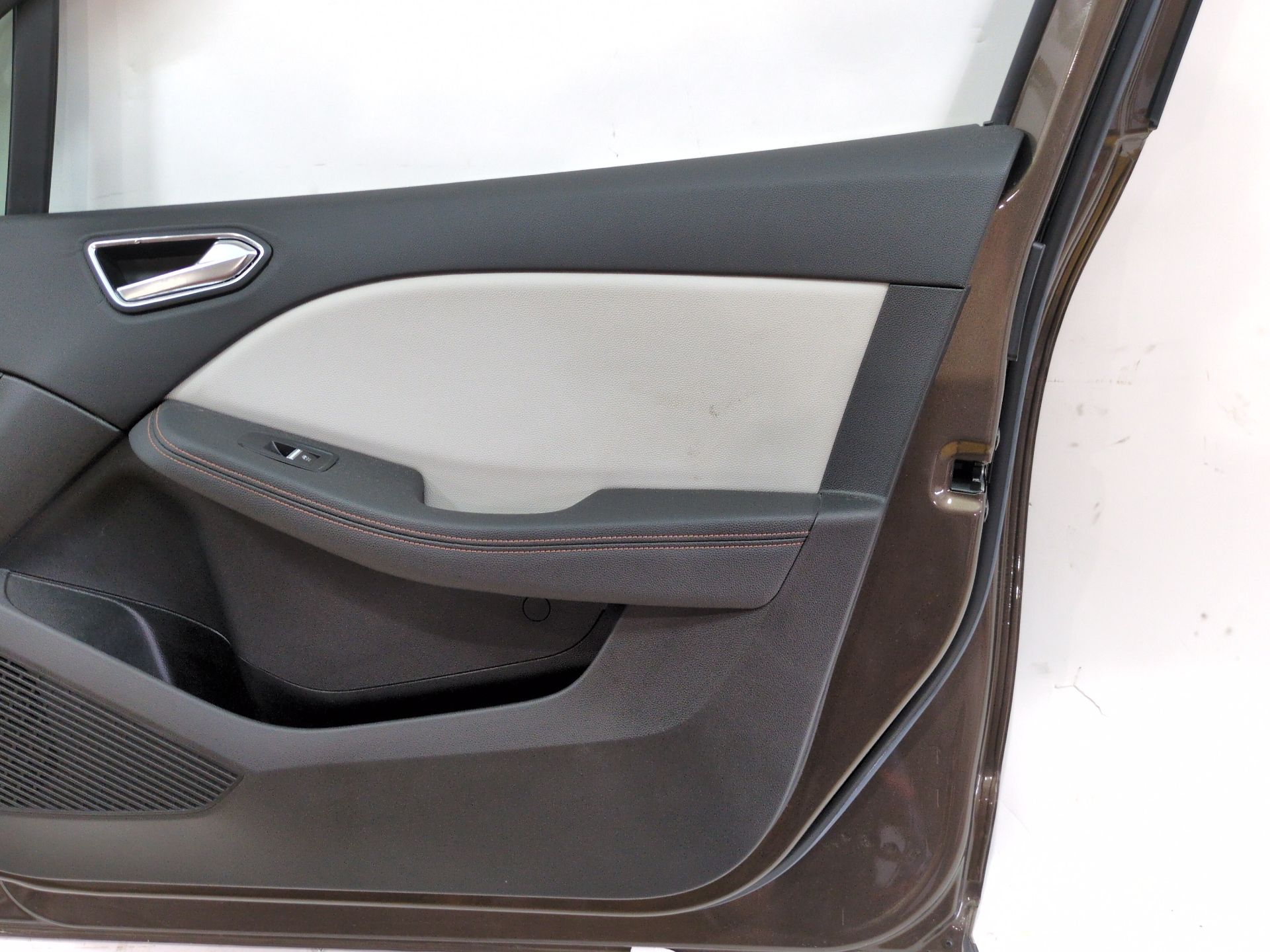 puerta_delantera_derecha_801005036r_browm_vison_tecnm_renault_clio_v_b7_1_3_tce_130_b7mf