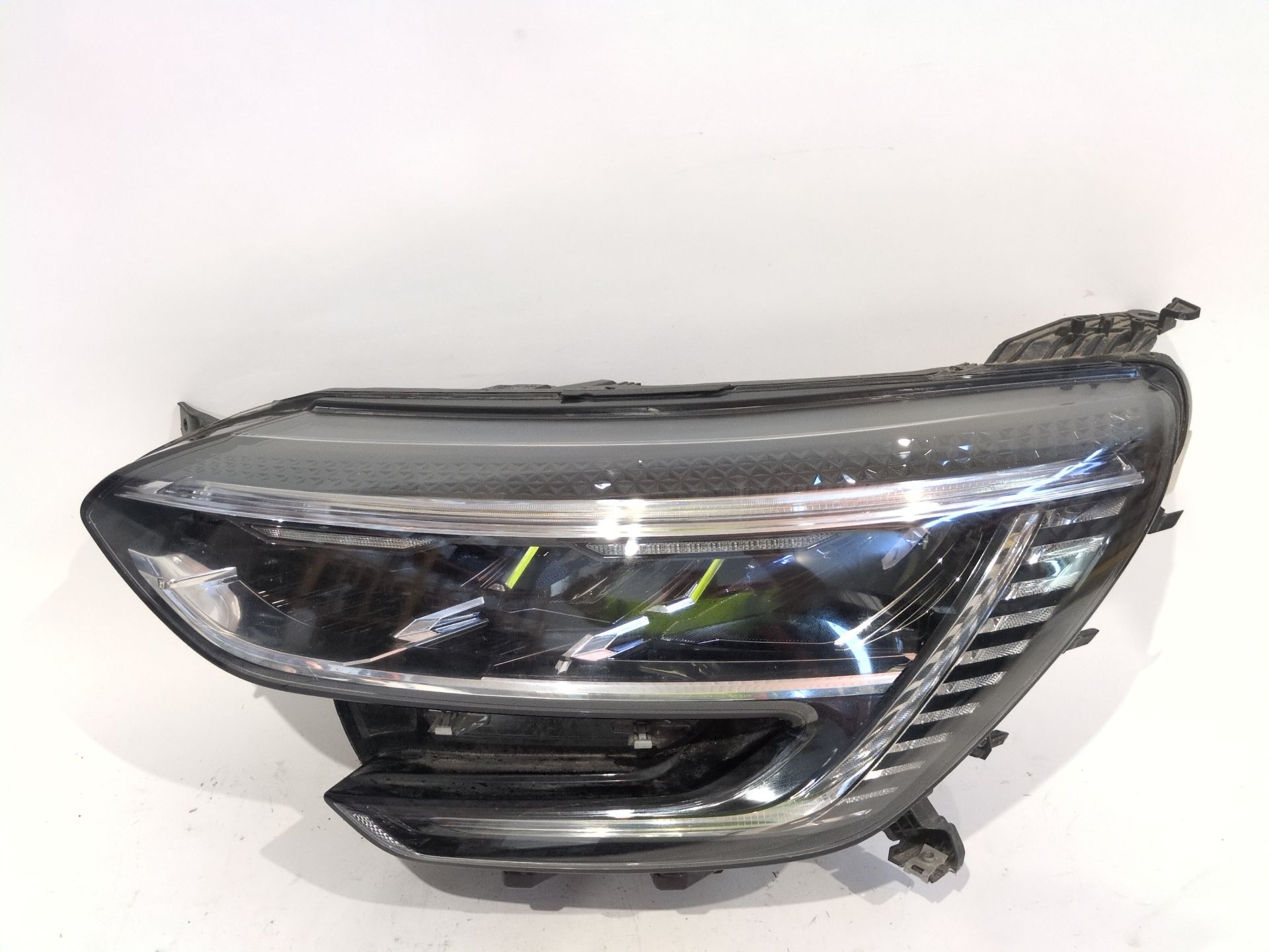 faro_izquierdo_260604081r_renault_megane_iv_hatchback_b9a_m_n_1_5_blue_dci_115_b9a6