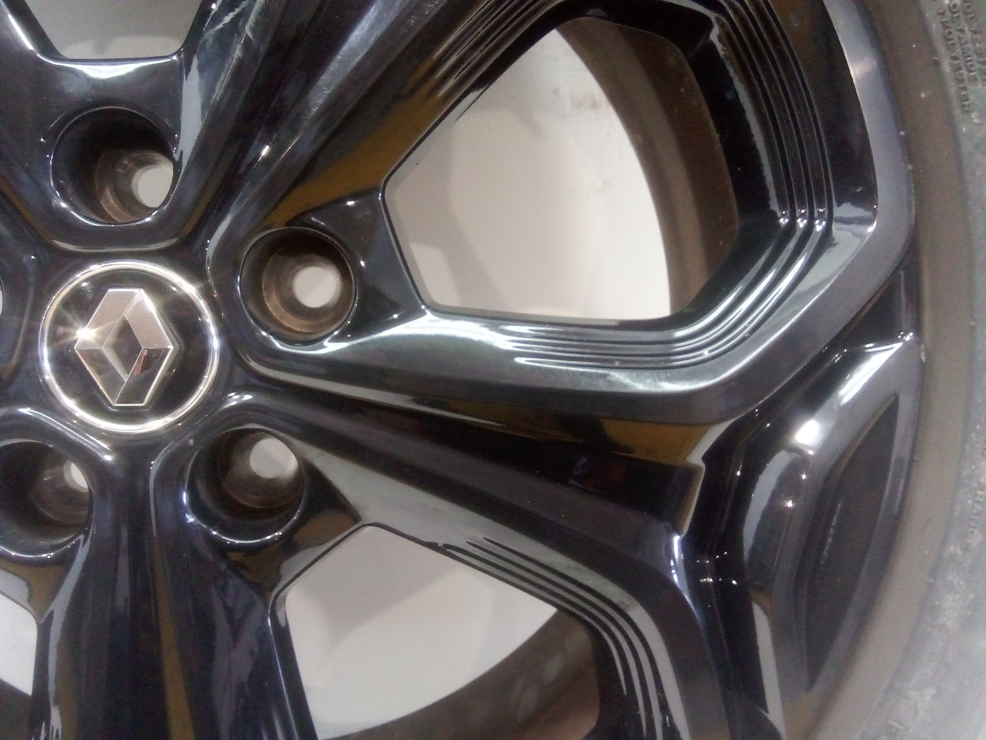 llanta_aluminio_403005301r_rs0046_225_45zr1996w_renault_kadjar_ha_hl_1_3_tce_140
