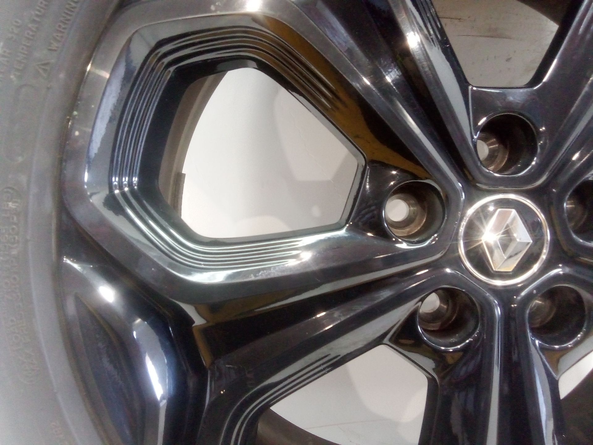 llanta_aluminio_403005301r_rs0046_225_45zr1996w_renault_kadjar_ha_hl_1_3_tce_140