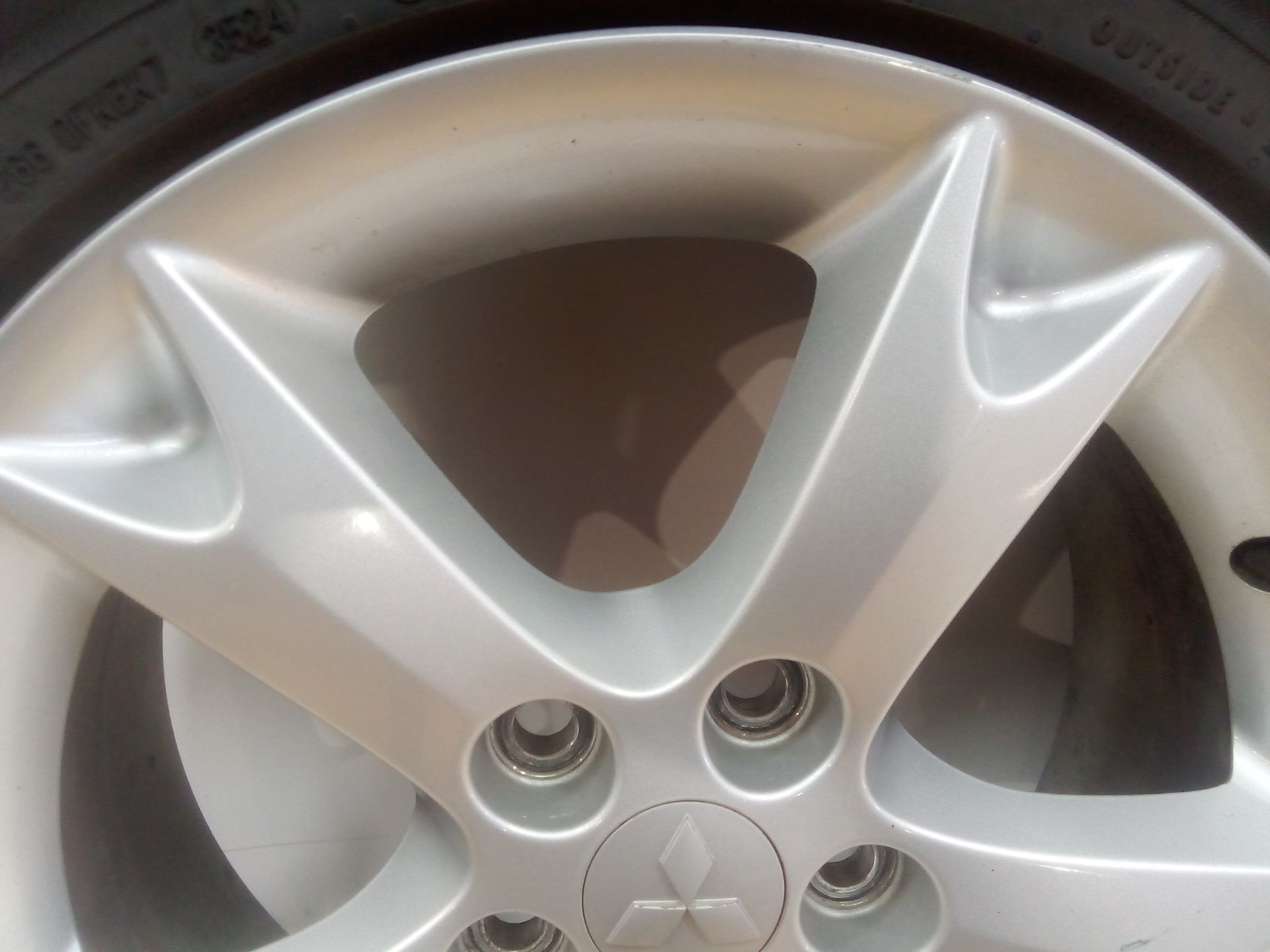 llanta_aluminio_j17x7j46_215_55r1798y_mitsubishi_grandis_na_w_2_0_di_d_na8w