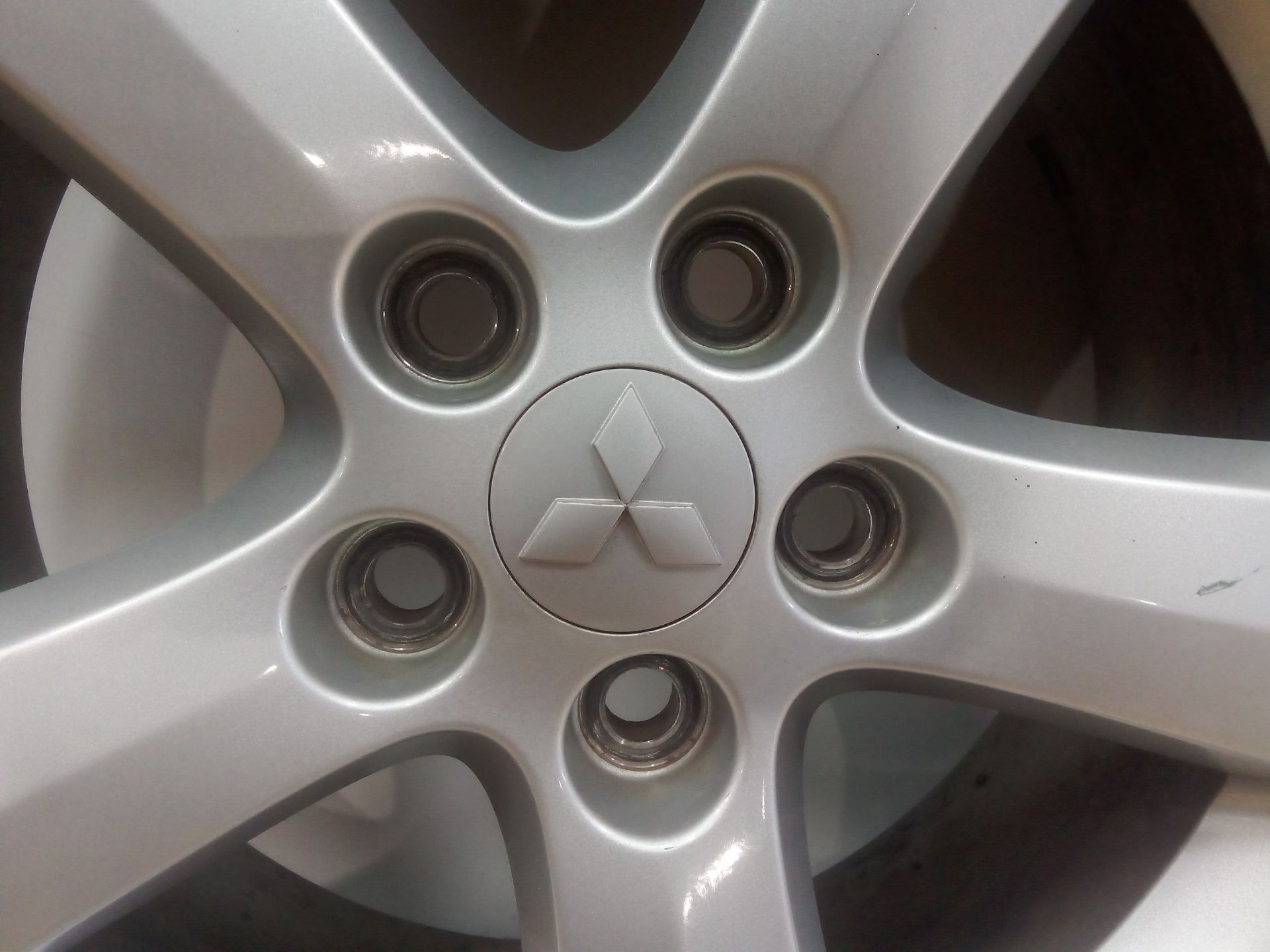 llanta_aluminio_j17x7j46_215_55r1798y_mitsubishi_grandis_na_w_2_0_di_d_na8w