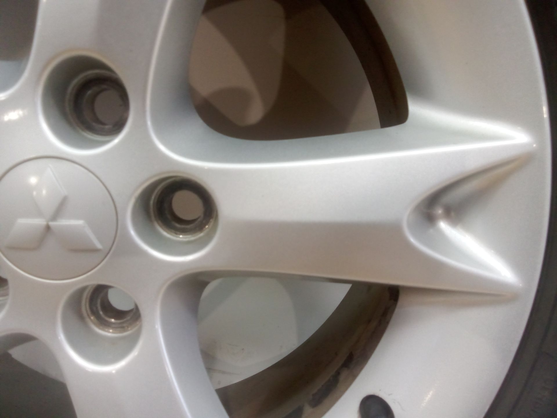 llanta_aluminio_j17x7j46_215_55zr1798w_mitsubishi_grandis_na_w_2_0_di_d_na8w