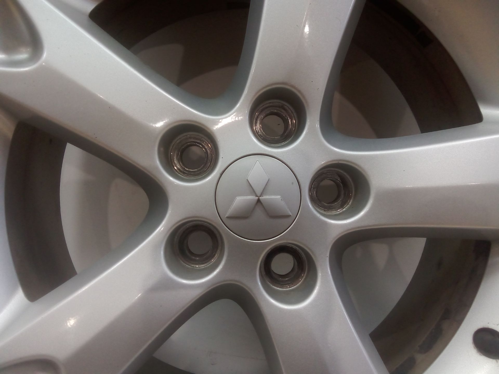 llanta_aluminio_j17x7j46_215_55zr1798w_mitsubishi_grandis_na_w_2_0_di_d_na8w