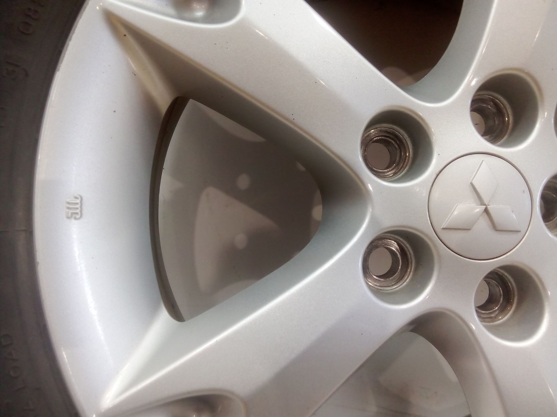 llanta_aluminio_j17x7j46_215_55zr1798w_mitsubishi_grandis_na_w_2_0_di_d_na8w