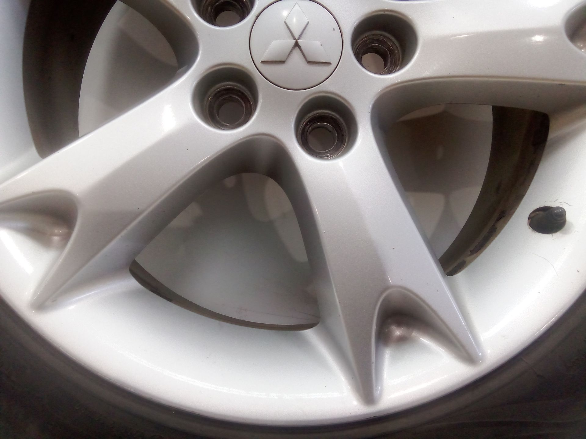 llanta_aluminio_j17x7j46_215_55zr1798w_mitsubishi_grandis_na_w_2_0_di_d_na8w