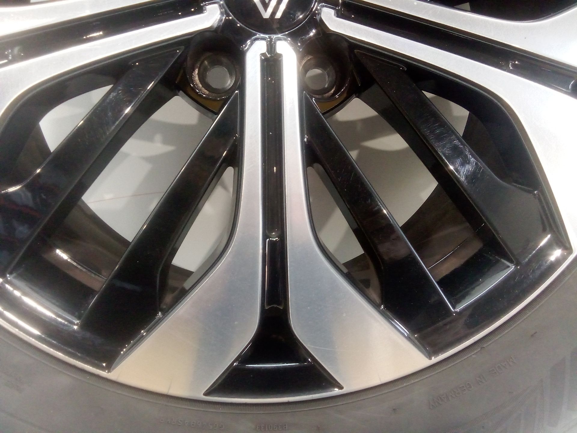 llanta_aluminio_403007567r_7_5jx18_ch_5_45_235_55r18_100v_renault_austral_e_tech_200_hybrid