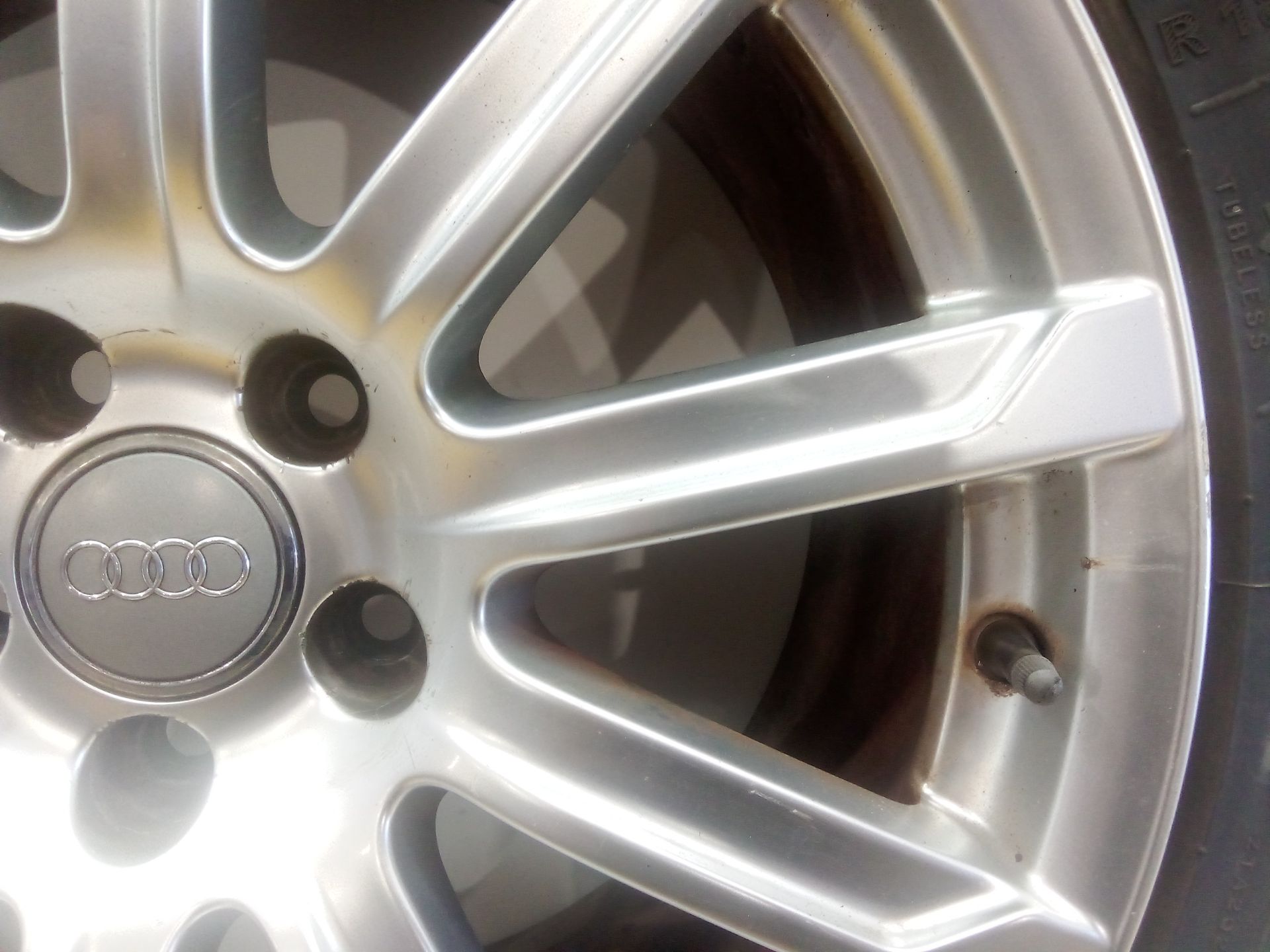 llanta_aluminio_8t0601025s_8_5jx18_h2_et29_245_40zr18_audi_a4_b6_avant_8e5_2_5_tdi