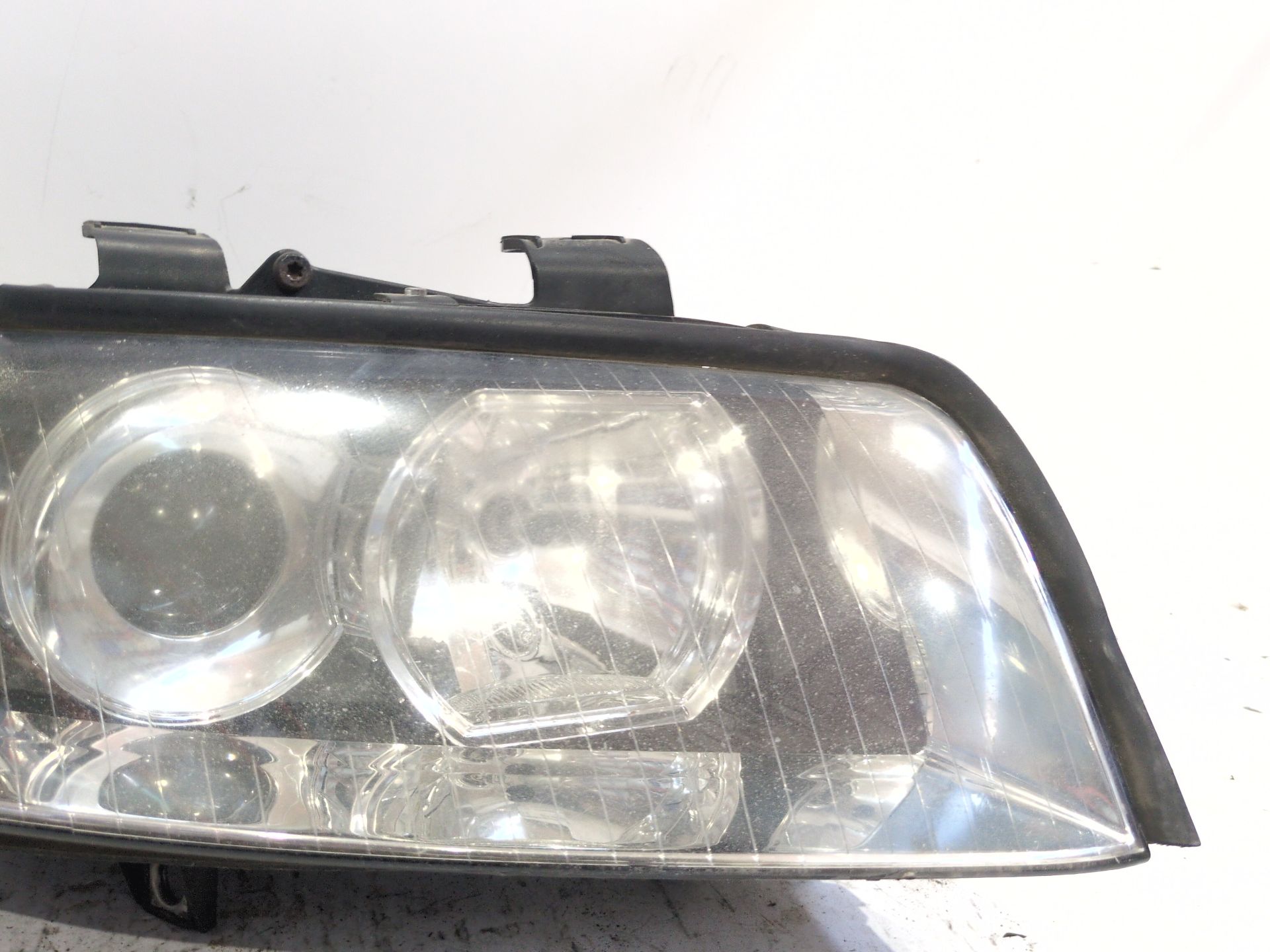 faro_derecho_xenon_8e0941004s_audi_a4_b6_avant_8e5_2_5_tdi