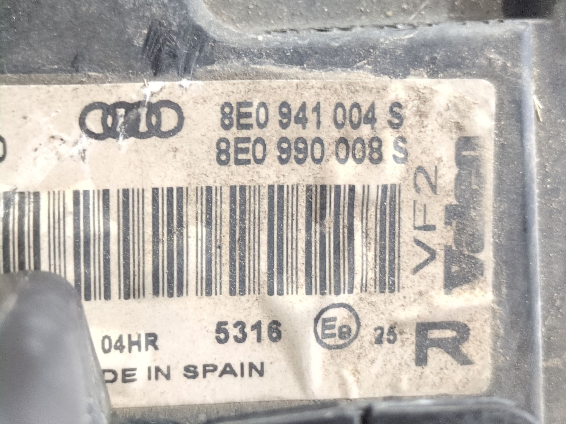 faro_derecho_xenon_8e0941004s_audi_a4_b6_avant_8e5_2_5_tdi