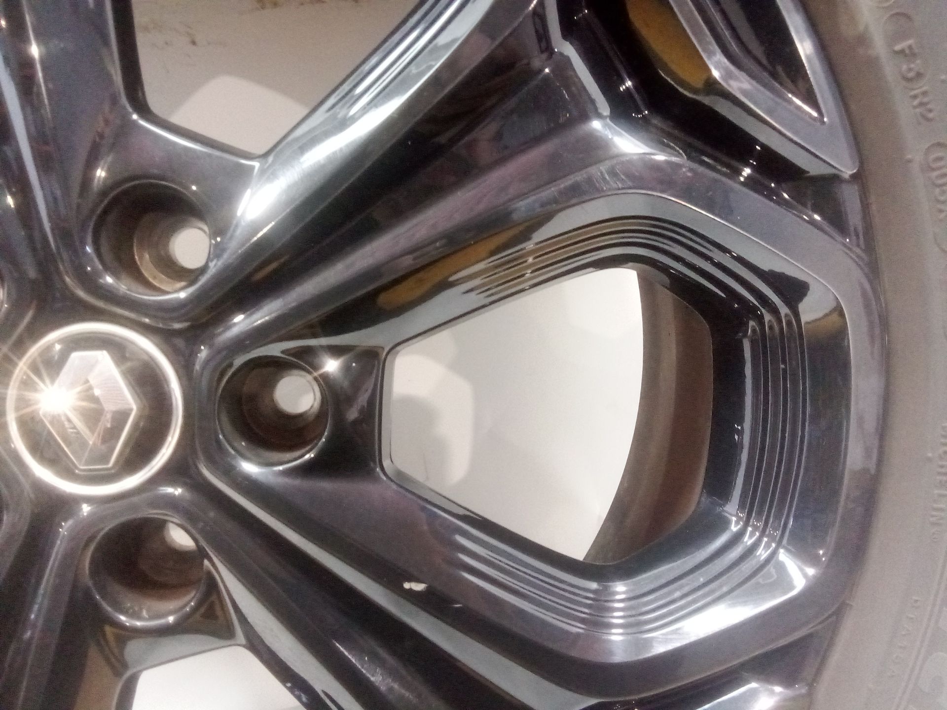llanta_aluminio_403005301r_rs0046_225_45zr1996w_renault_kadjar_ha_hl_1_3_tce_140