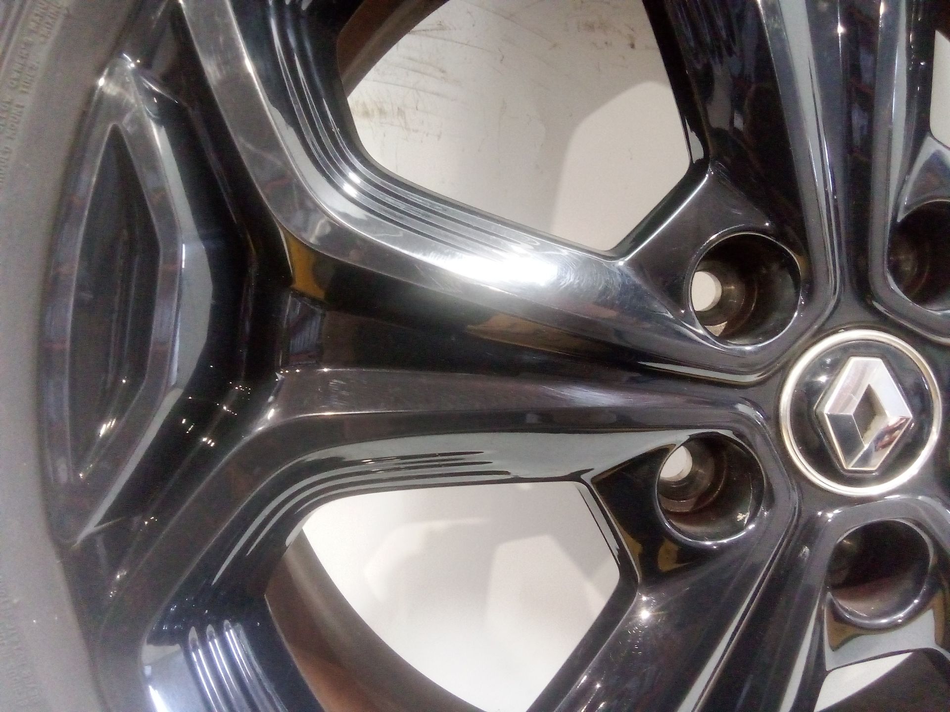 llanta_aluminio_403005301r_rs0046_225_45zr1996w_renault_kadjar_ha_hl_1_3_tce_140