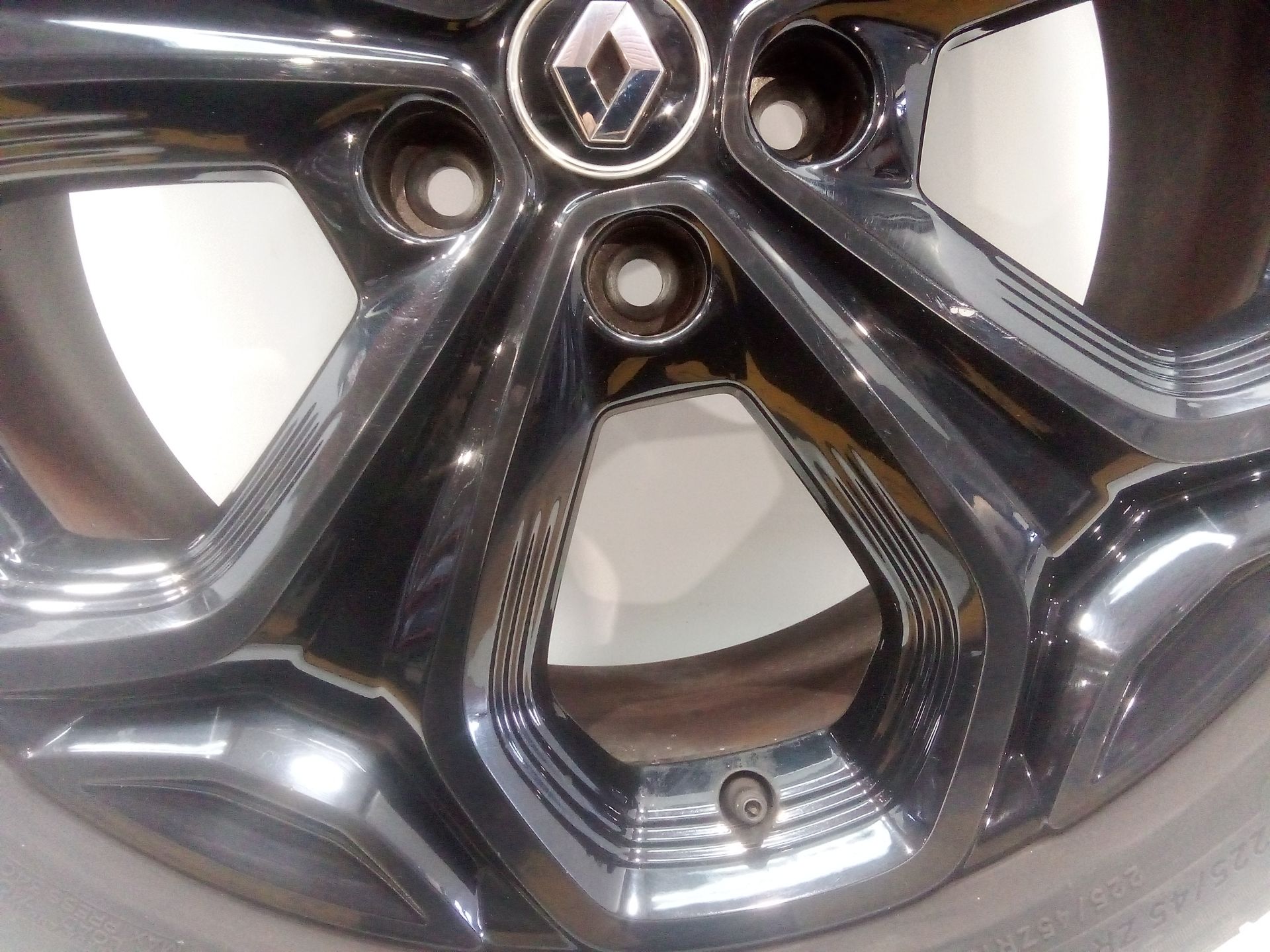 llanta_aluminio_403005301r_rs0046_225_45zr1996w_renault_kadjar_ha_hl_1_3_tce_140